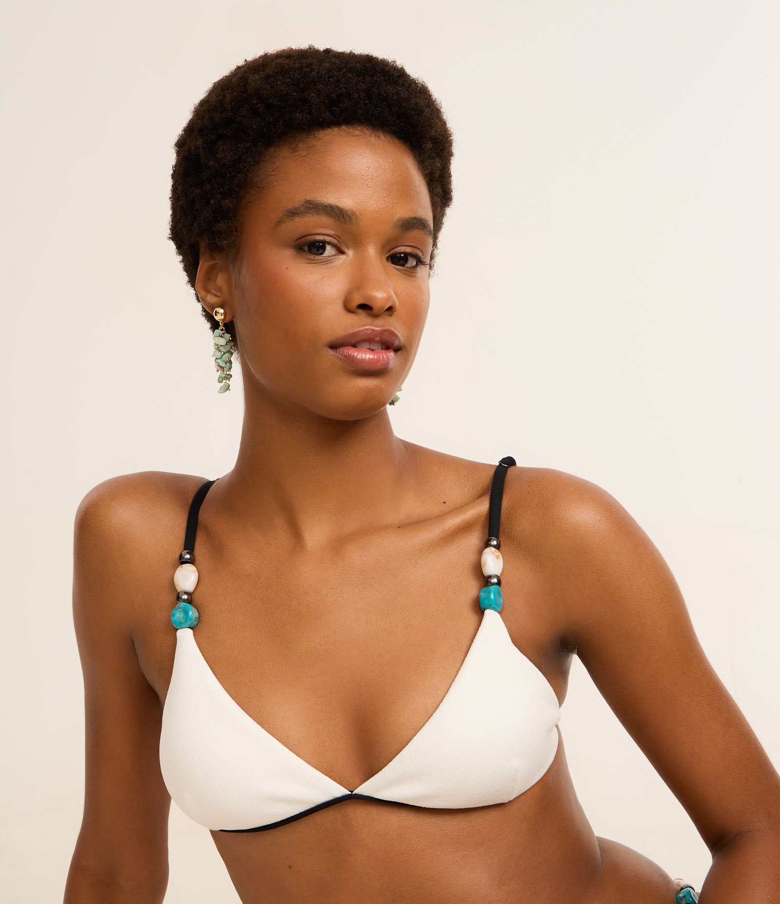 Biquíni Top Triangulo Fixo Texturizado com Aviamentos nas Alças Branco 2