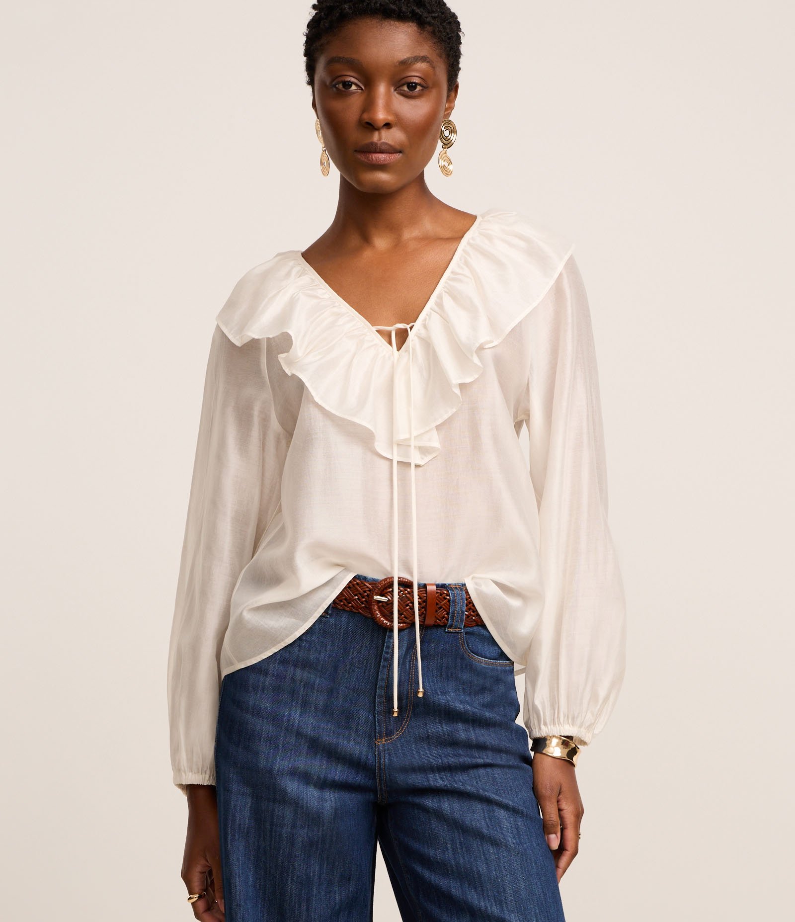 Blusa Bata Boho em Voal com Babado e Amarração na Gola Off White 1