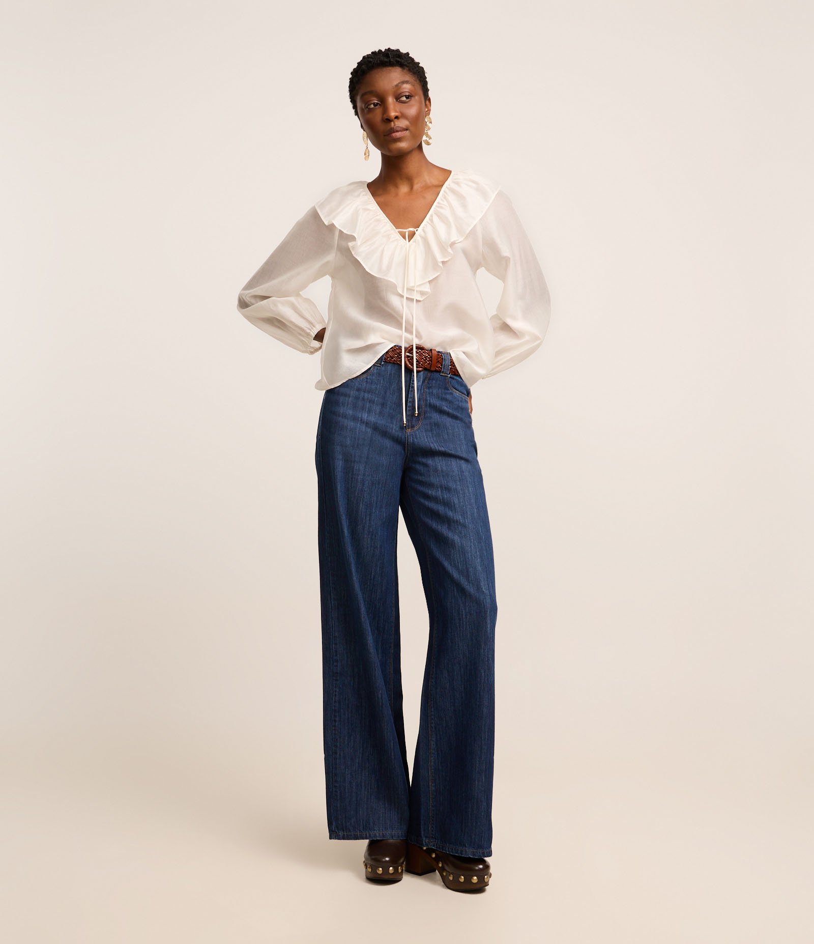 Blusa Bata Boho em Voal com Babado e Amarração na Gola Off White 2