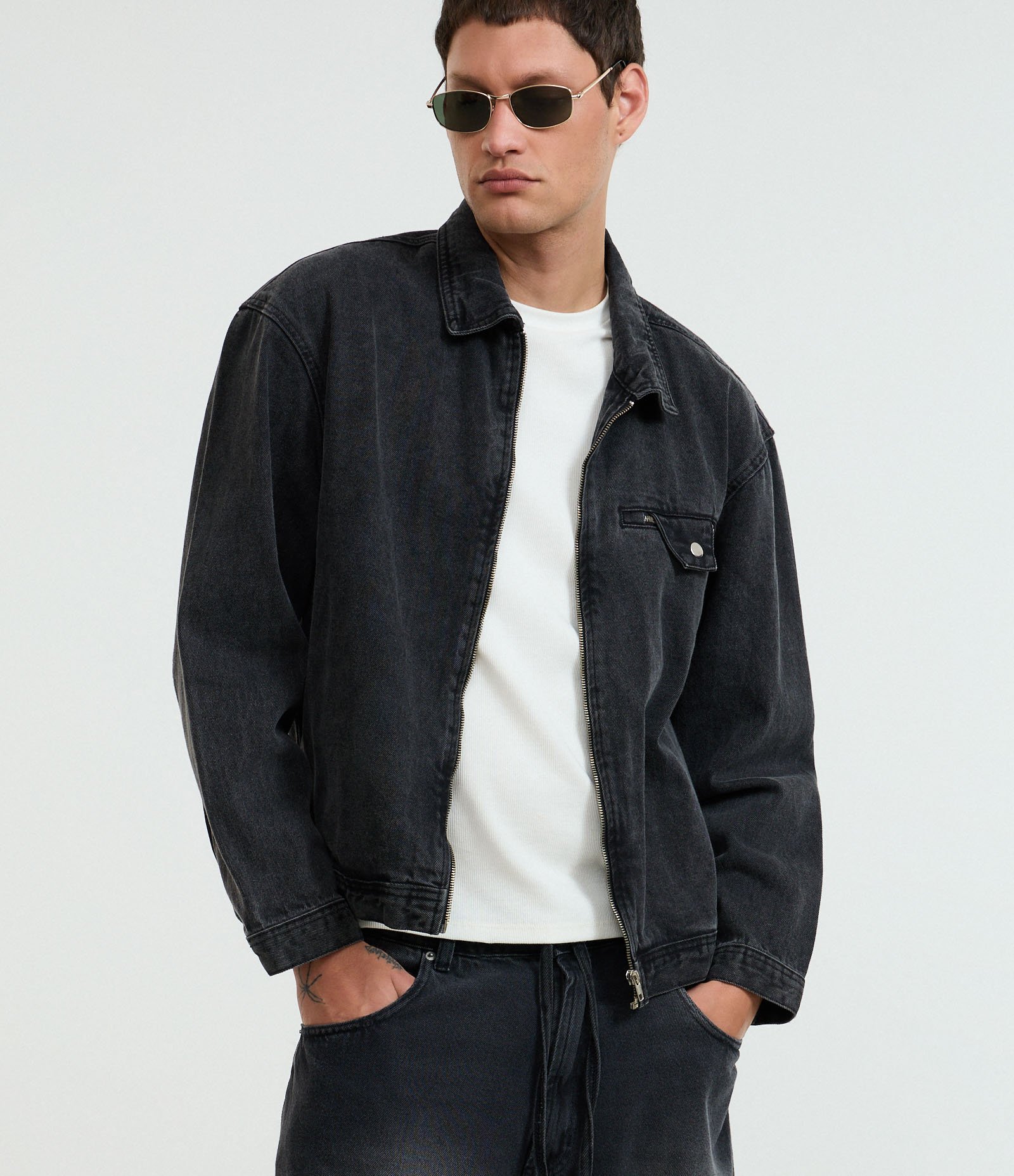 Jaqueta Boxy em Jeans com Gola Colarinho e Bolso Diferenciado Preto 1