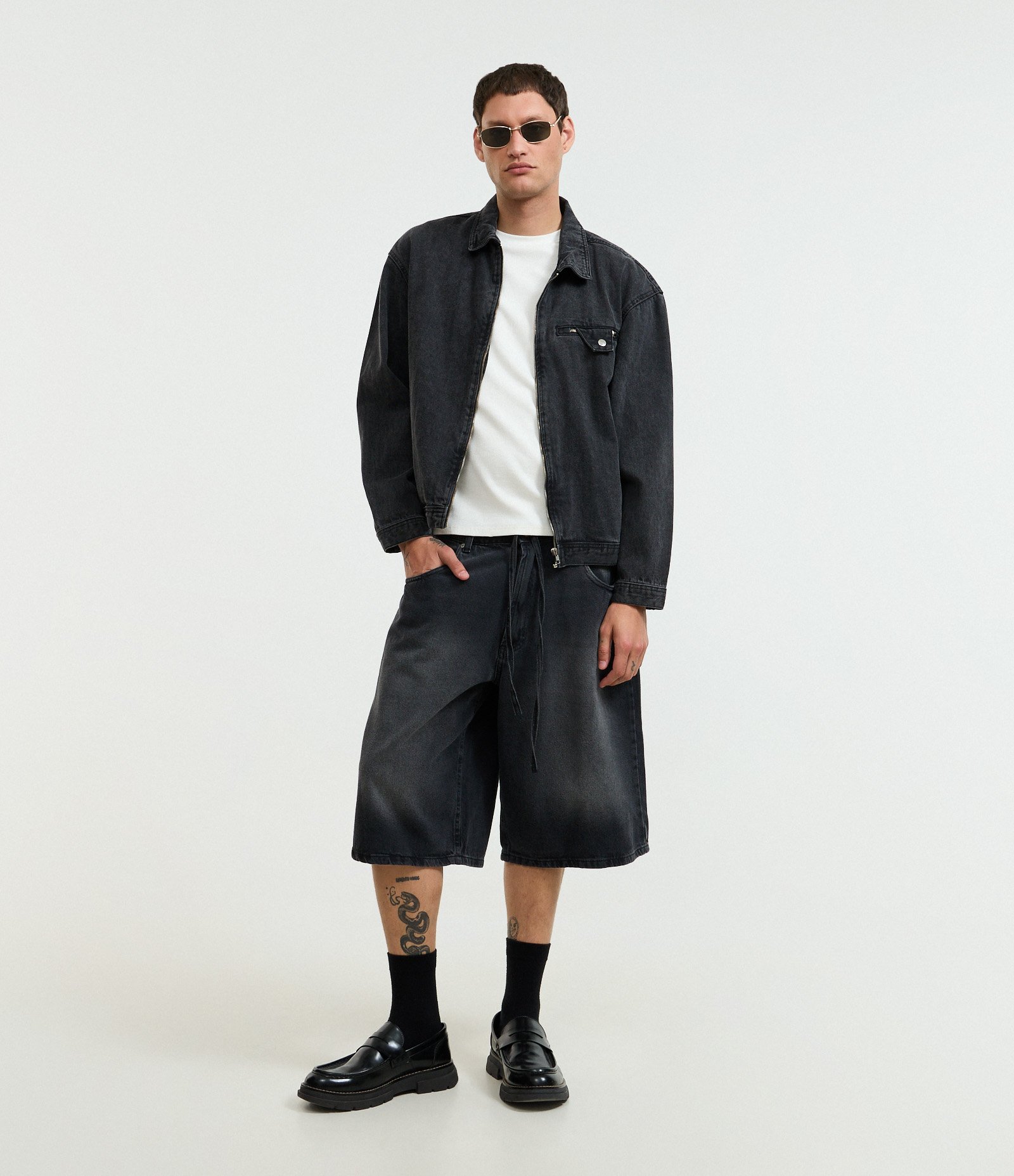 Jaqueta Boxy em Jeans com Gola Colarinho e Bolso Diferenciado Preto 2