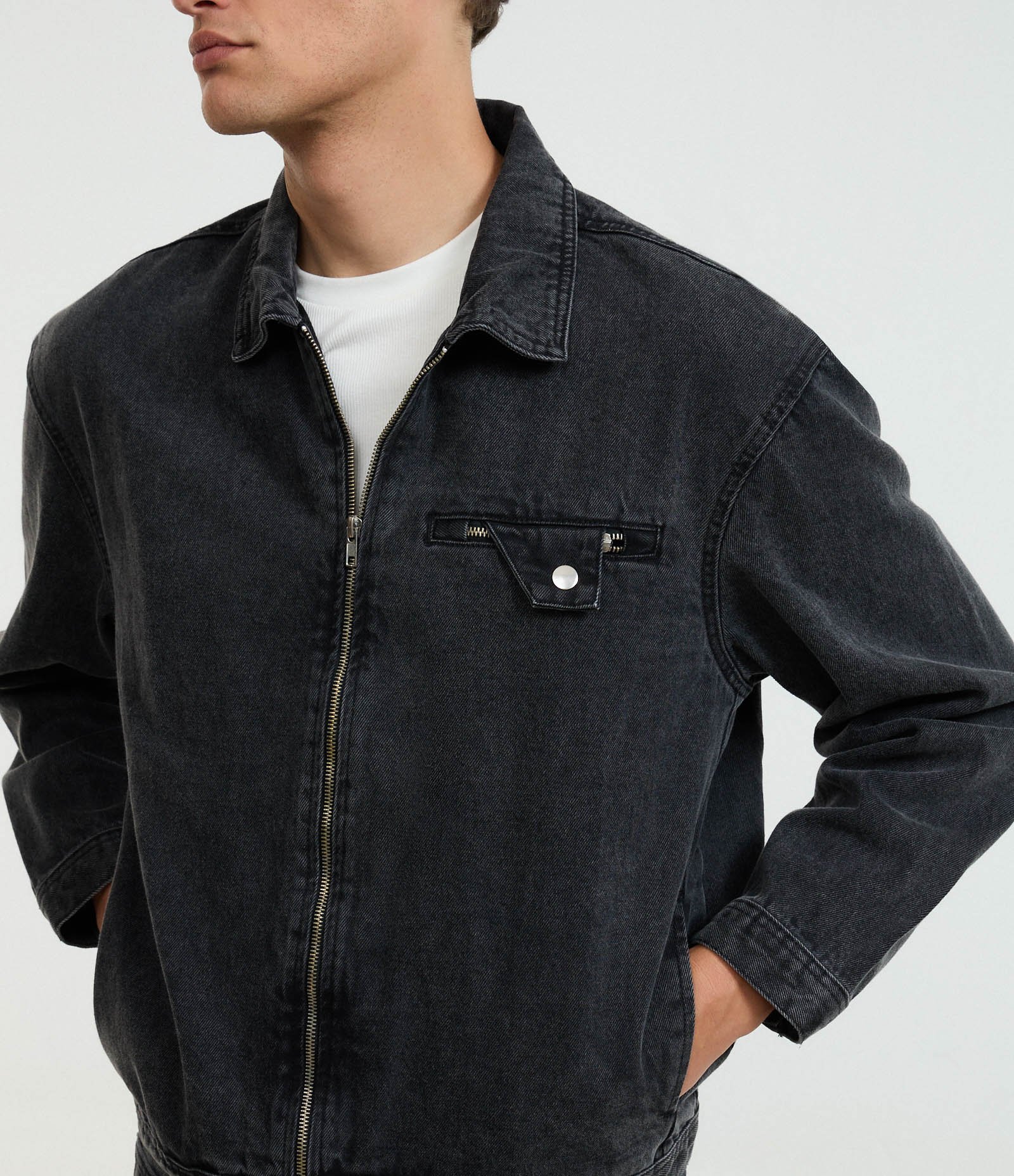 Jaqueta Boxy em Jeans com Gola Colarinho e Bolso Diferenciado Preto 3