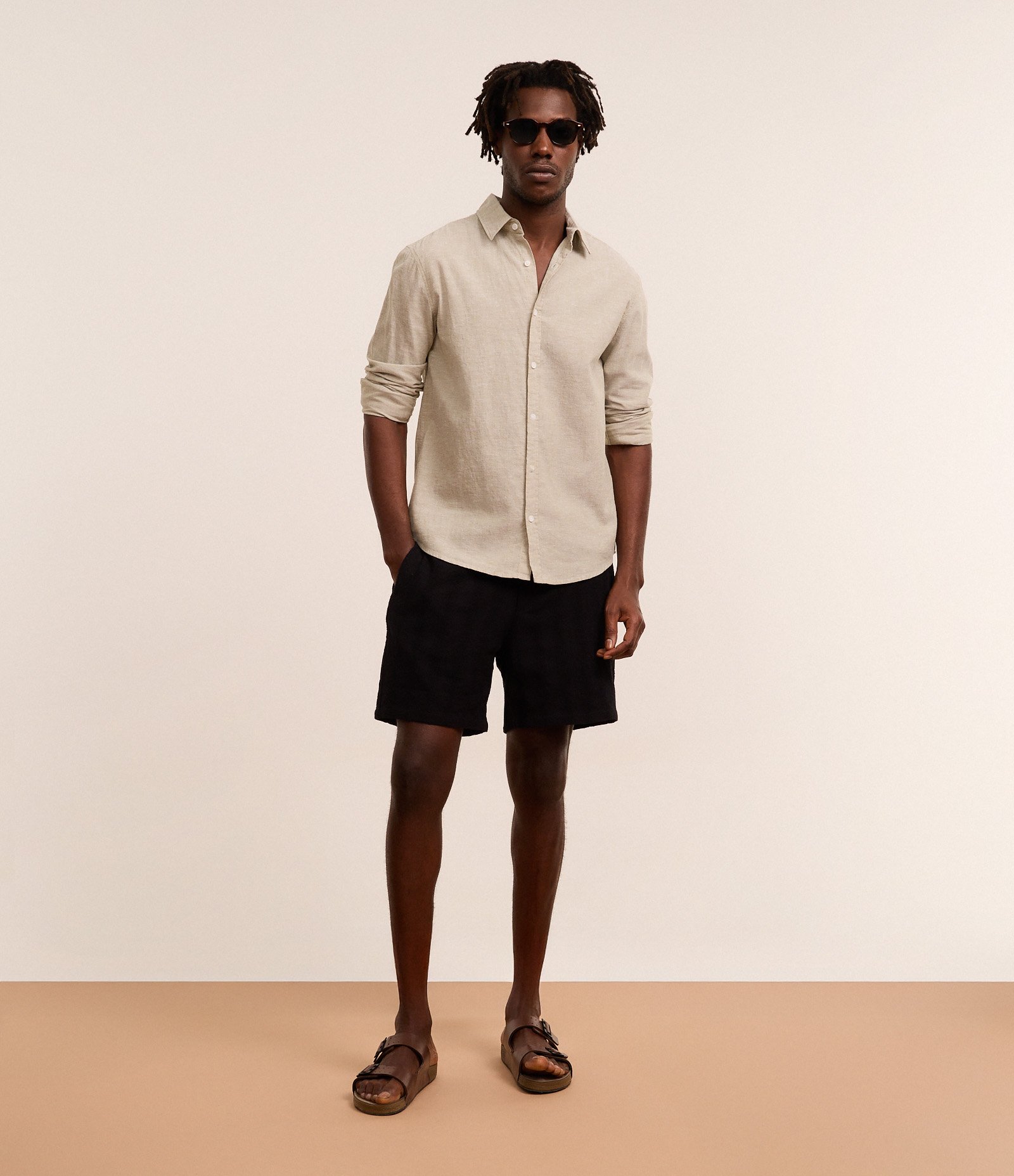 Bermuda em Algodão com Textura e Cós Elástico Preto 1