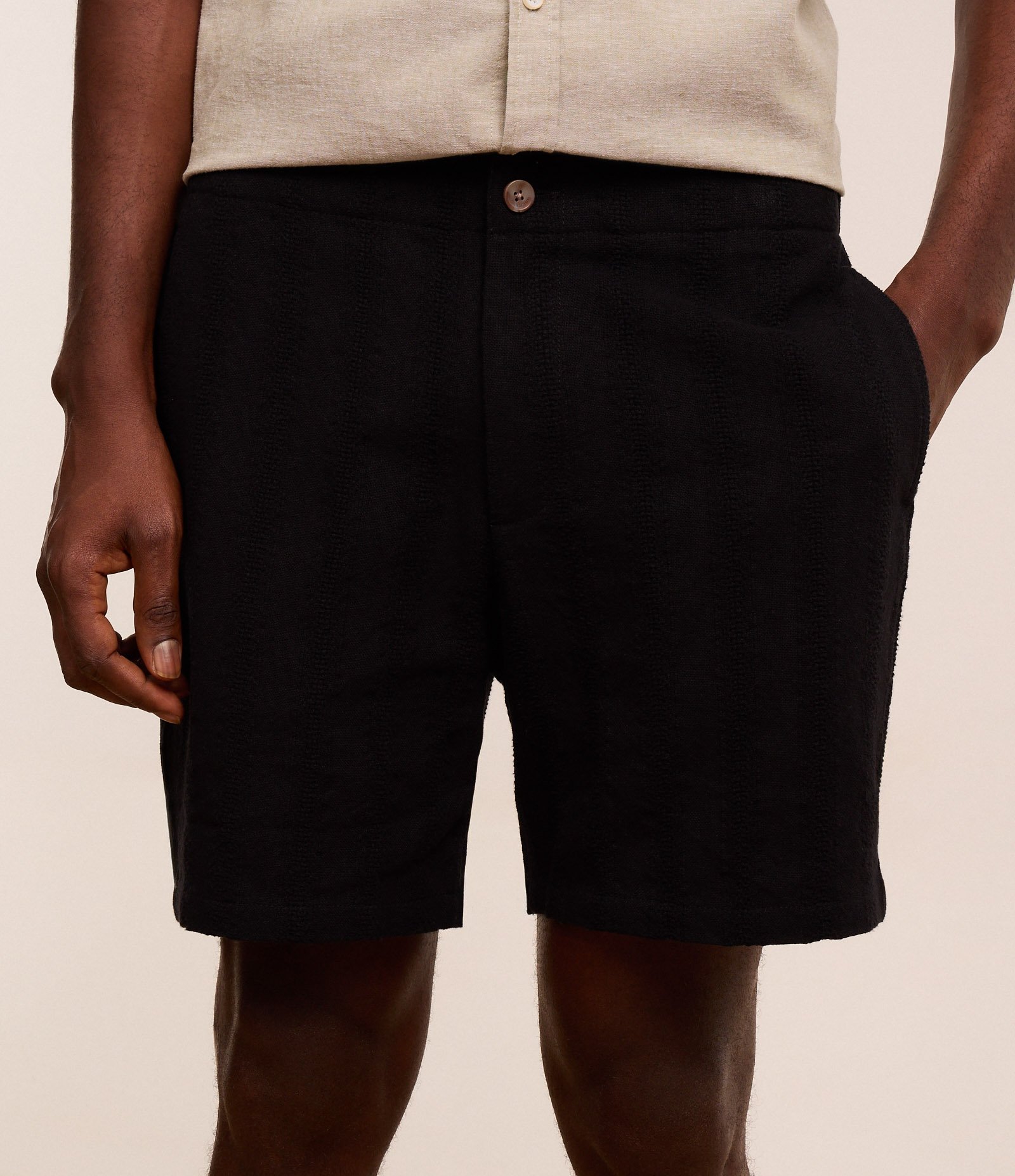 Bermuda em Algodão com Textura e Cós Elástico Preto 2