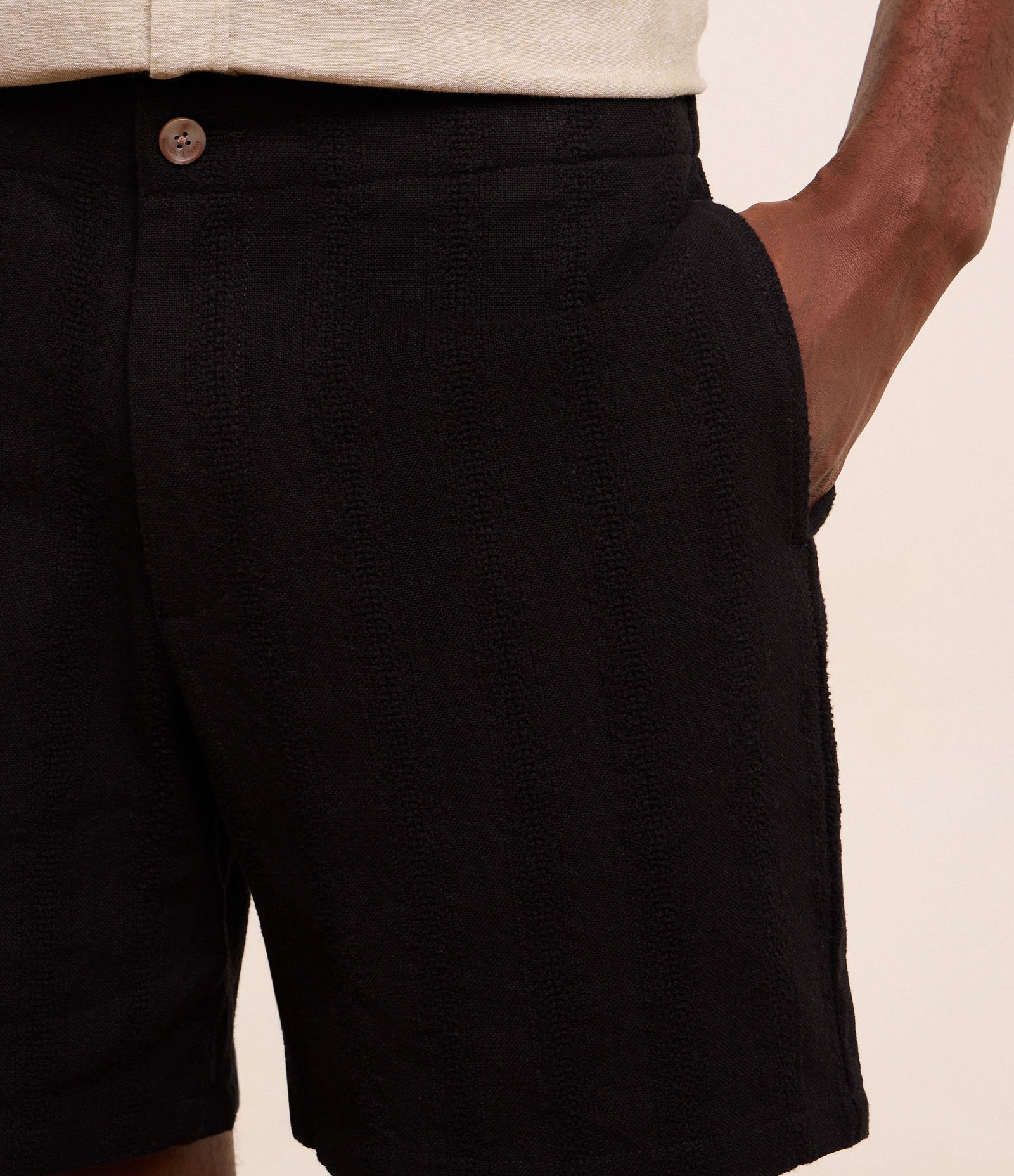 Bermuda em Algodão com Textura e Cós Elástico Preto 3