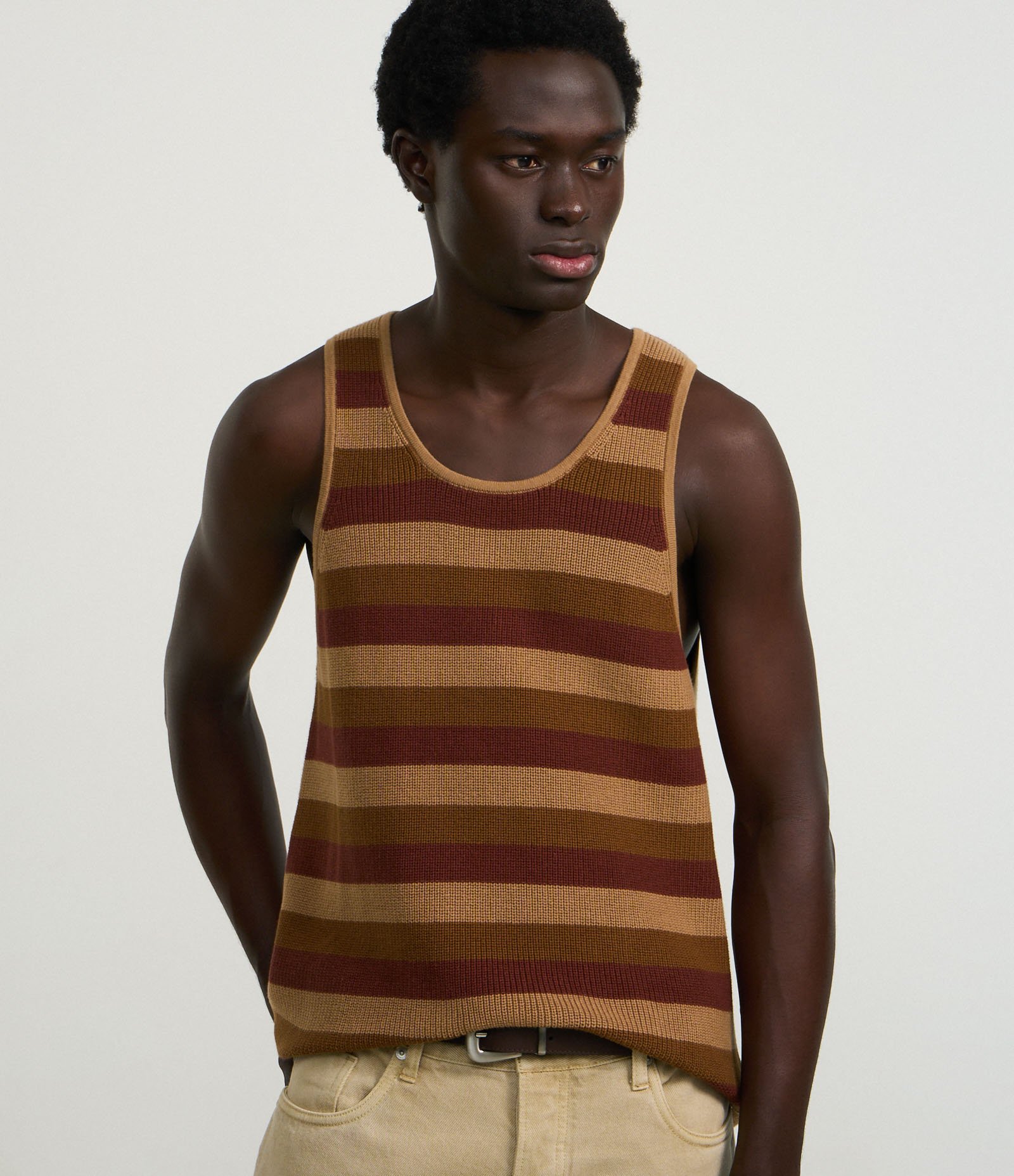 Regata em Crochê Com Estampa de Listras e Textura Marrom 3