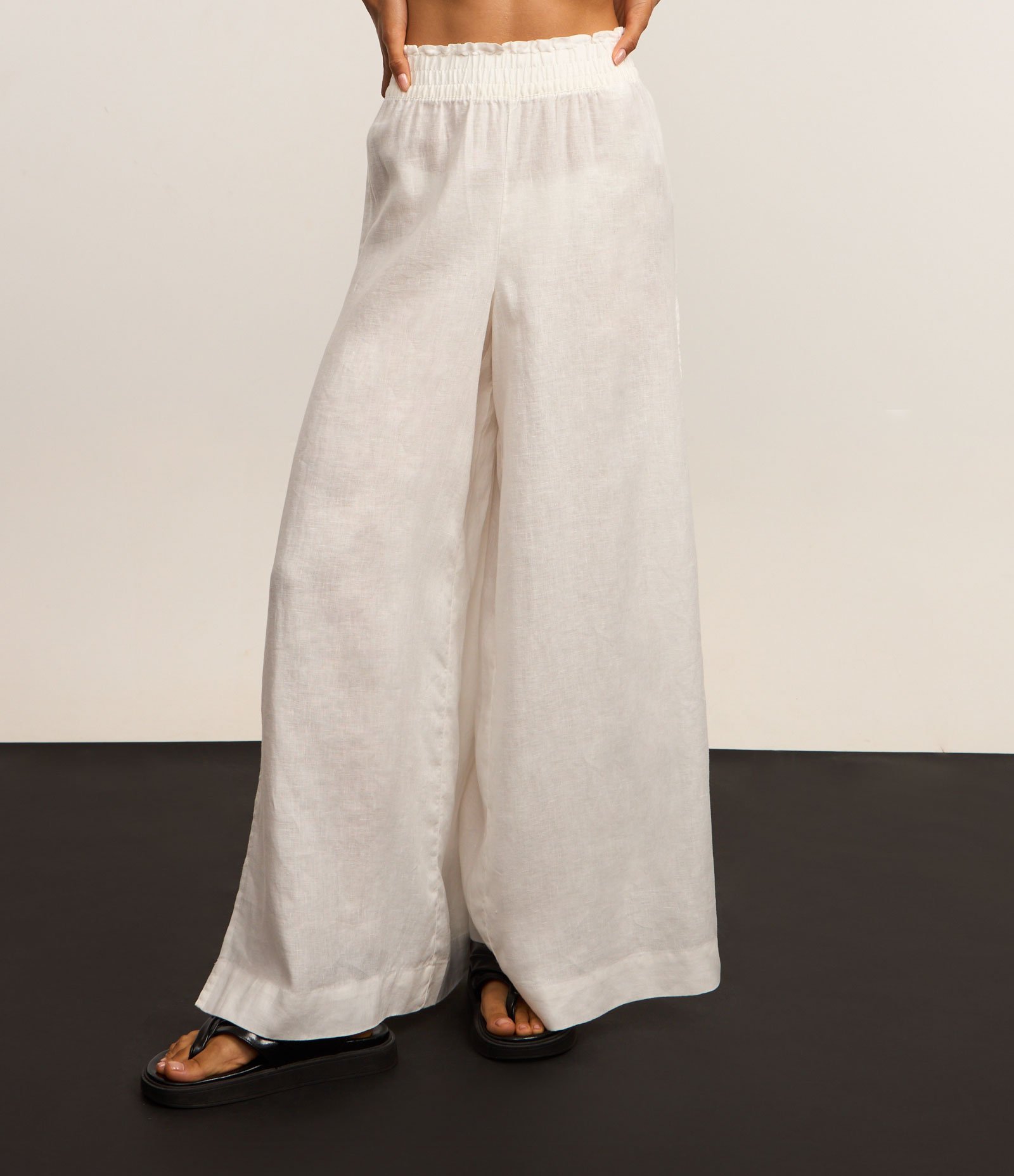 Saída de Praia Calça em Linho com Fendas Branco 2