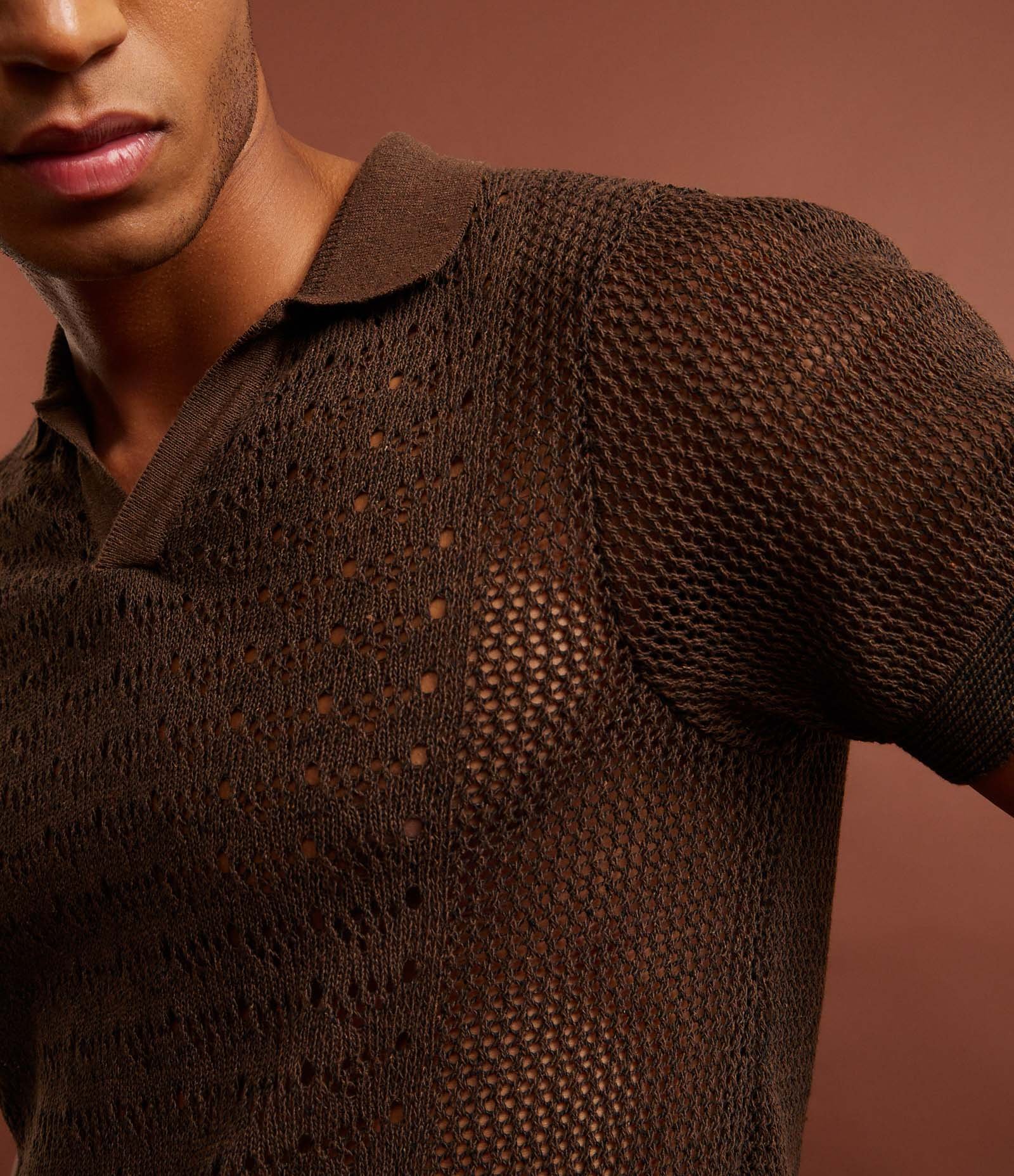 Camisa Polo Regular com Efeito Crochê Marrom 3