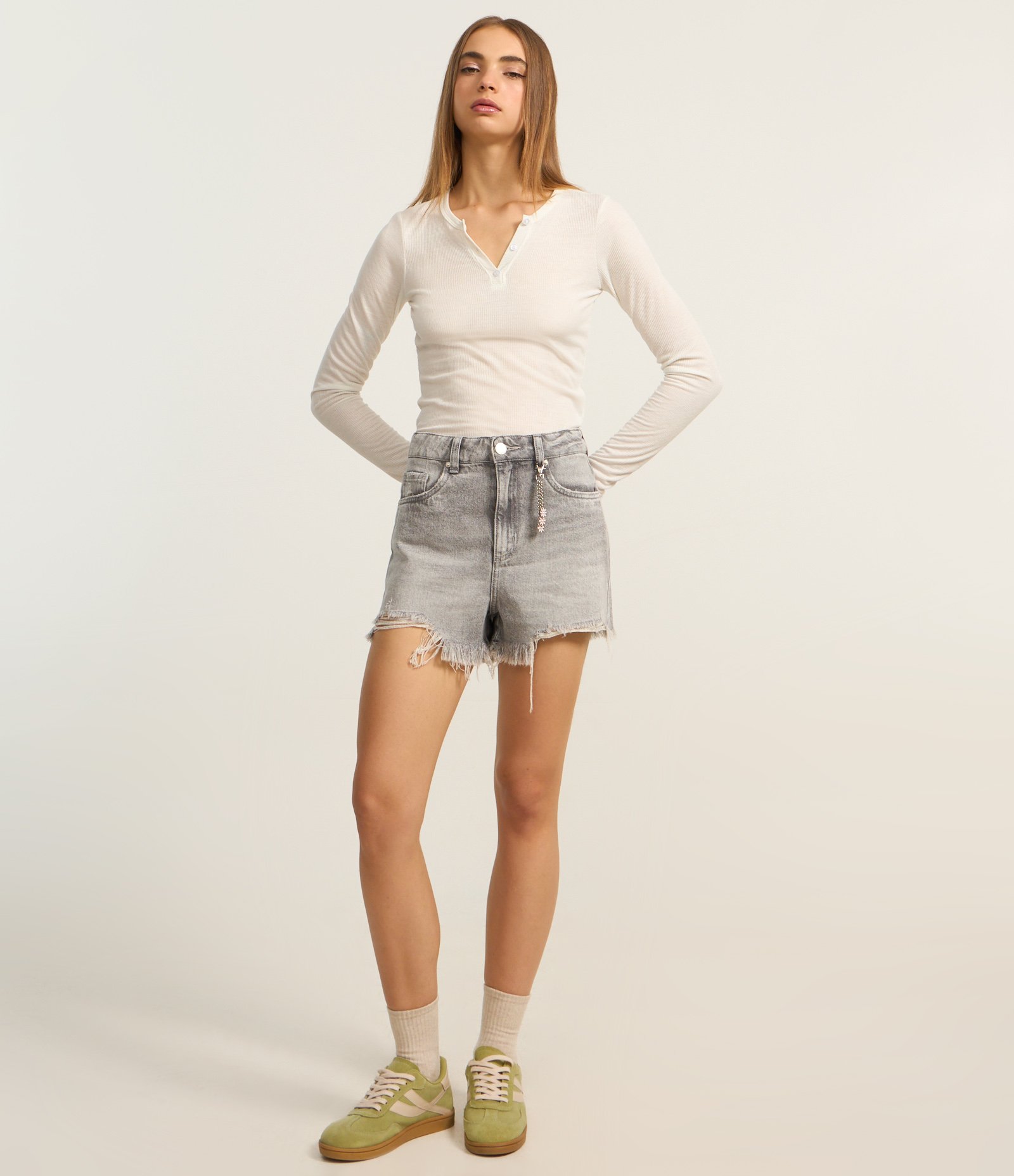 Blusa em Ribana com Botões no Decote Branco 2