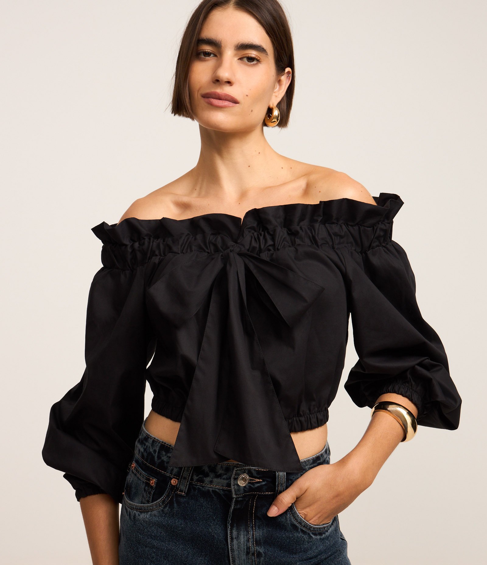 Blusa em Tricoline Ombro a Ombro com Amarração no Decote Preto 1
