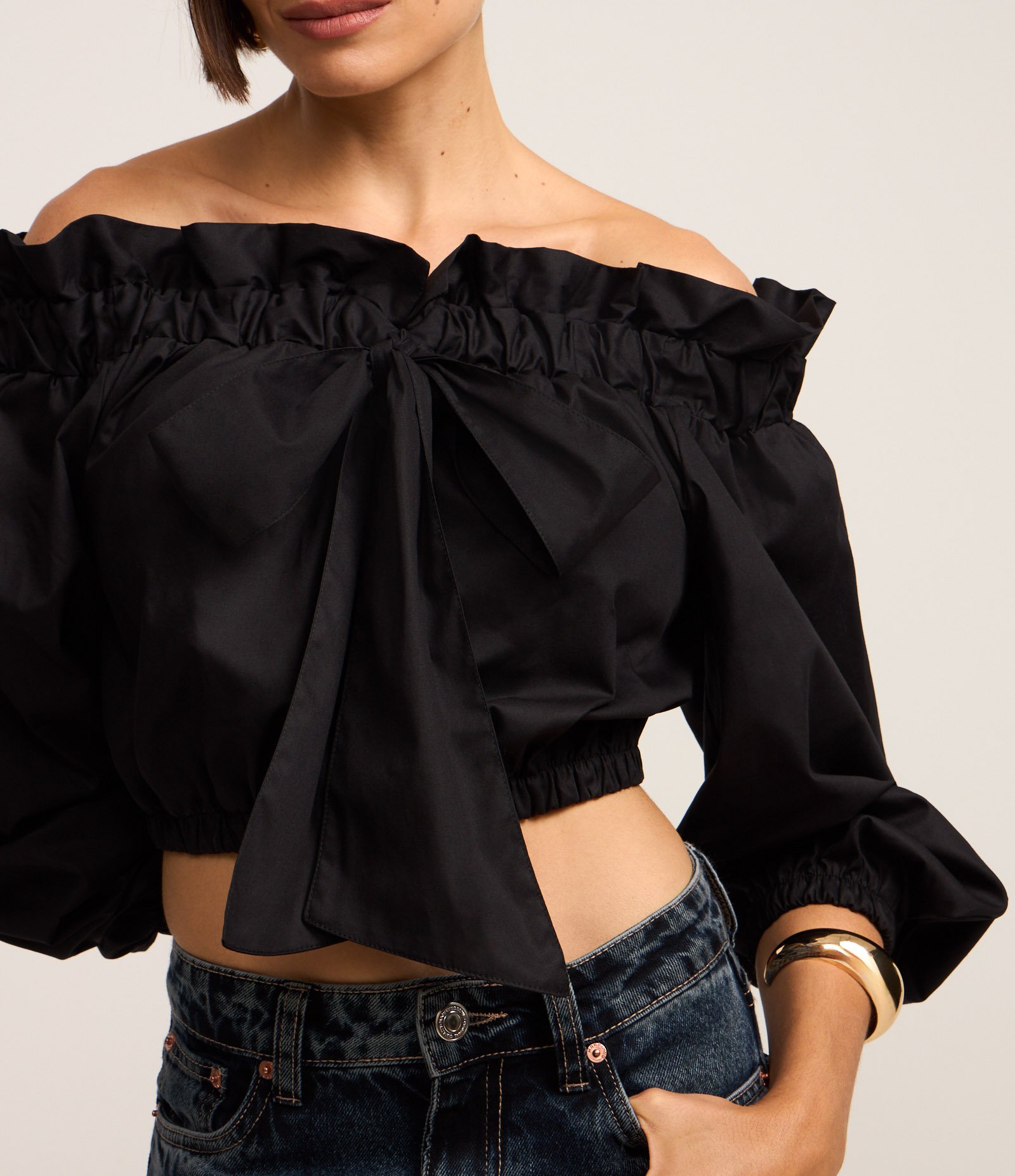 Blusa em Tricoline Ombro a Ombro com Amarração no Decote Preto 3