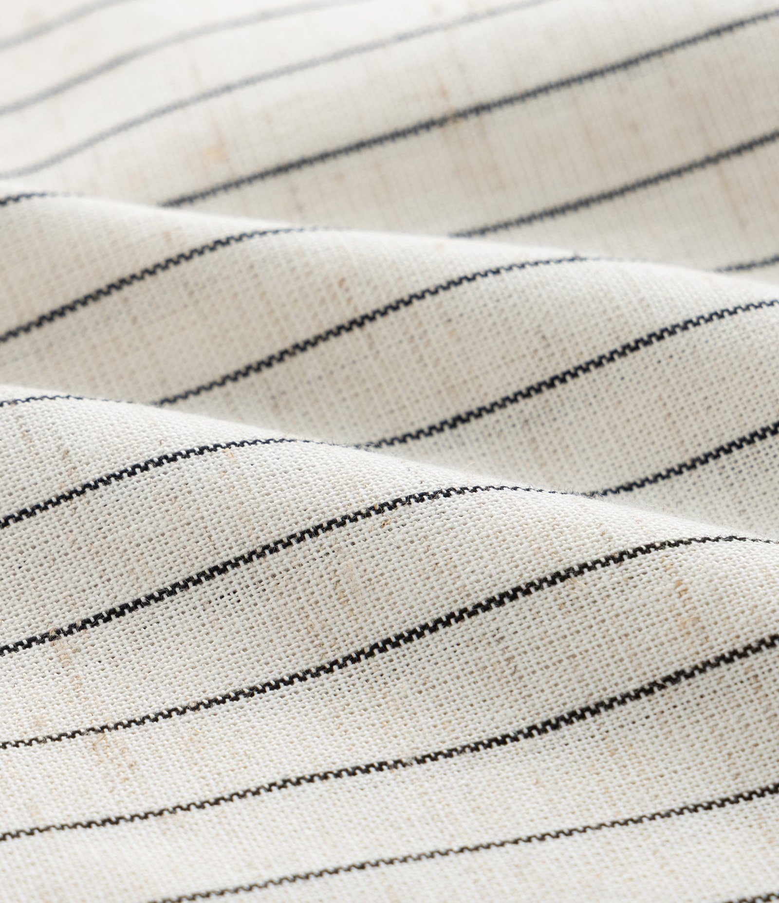 Short em Viscolinho Listrado com Amarração na Cintura e Bolsos Curve & Plus Size Off White 3