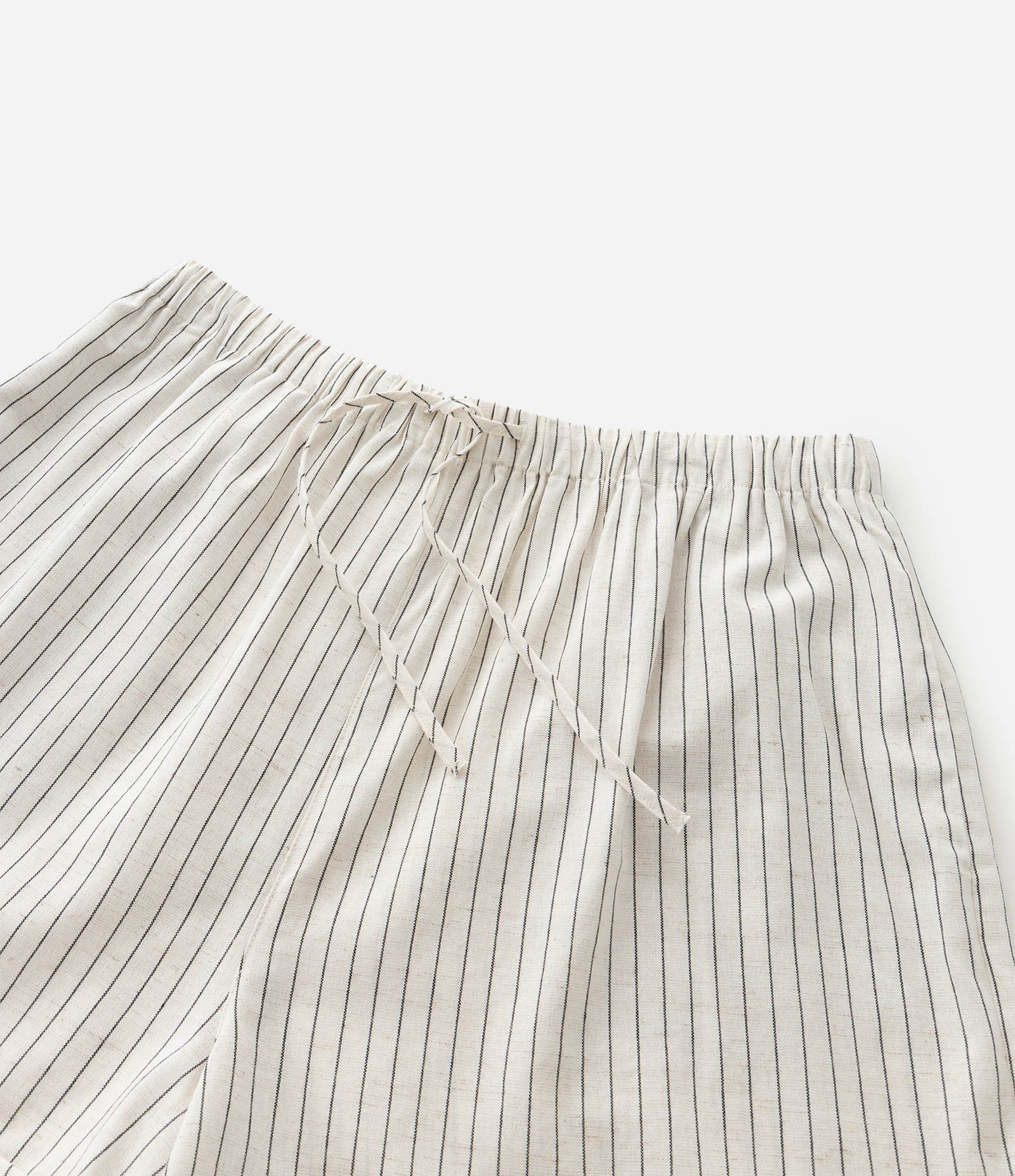 Short em Viscolinho Listrado com Amarração na Cintura e Bolsos Curve & Plus Size Off White 4