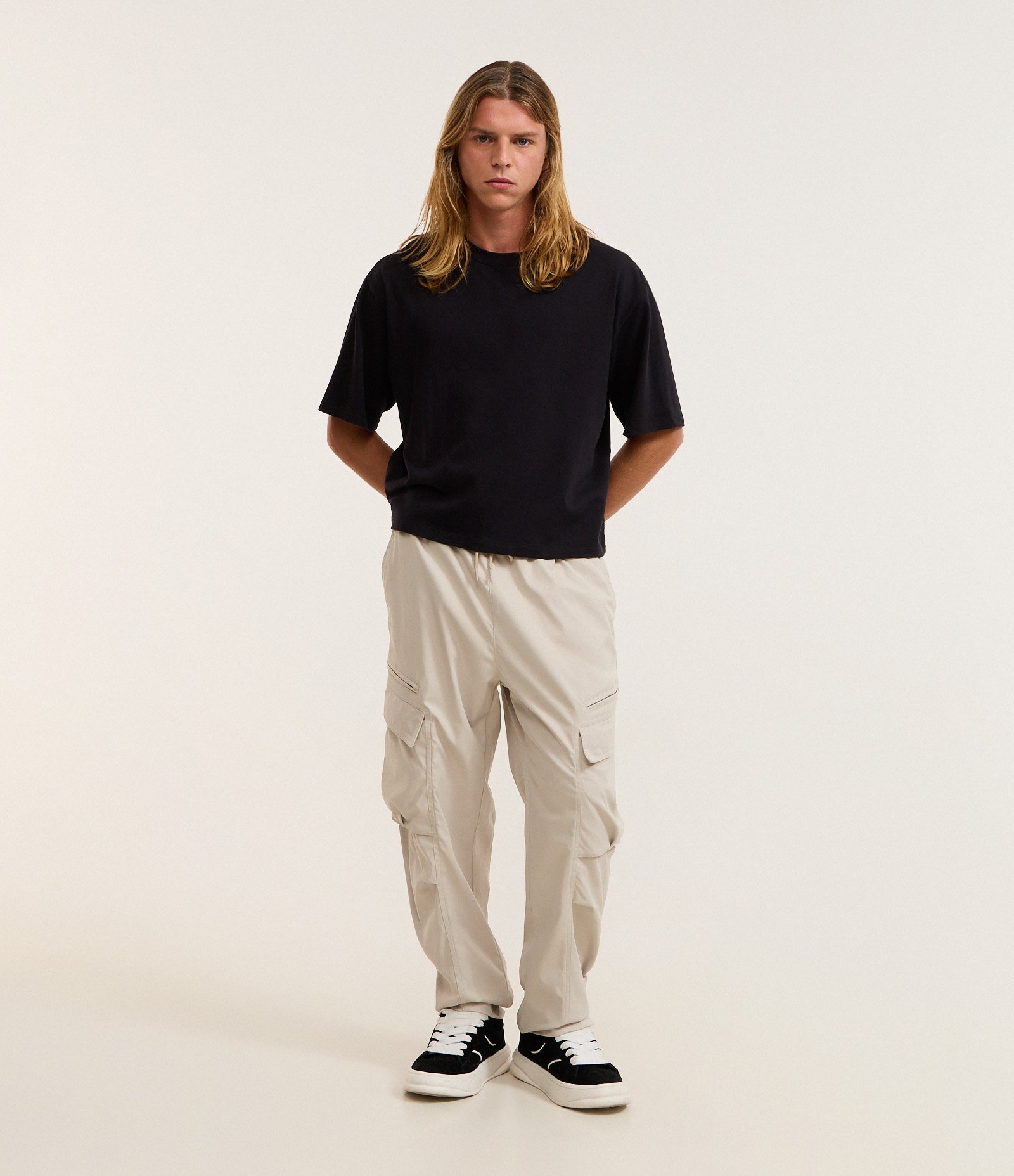 Calça Reta com Bolso Cargo Cinza 1