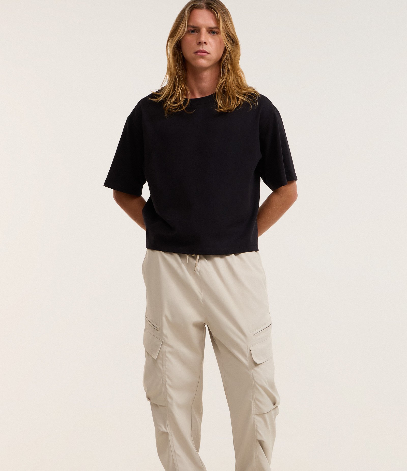 Calça Reta com Bolso Cargo Cinza 5