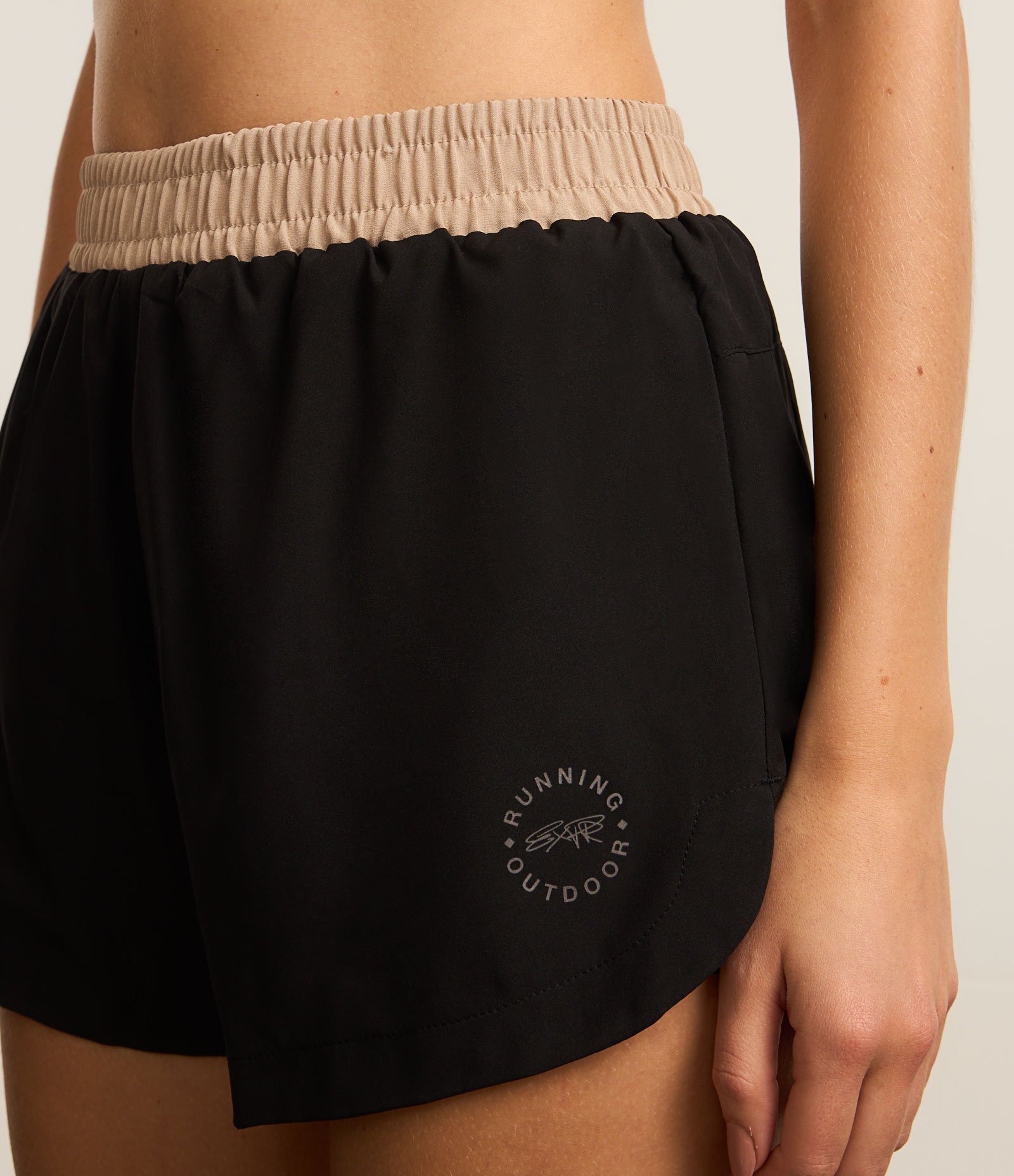 Bermuda Runner Esportiva em Poliamida com Cós Contrastante Preto 5