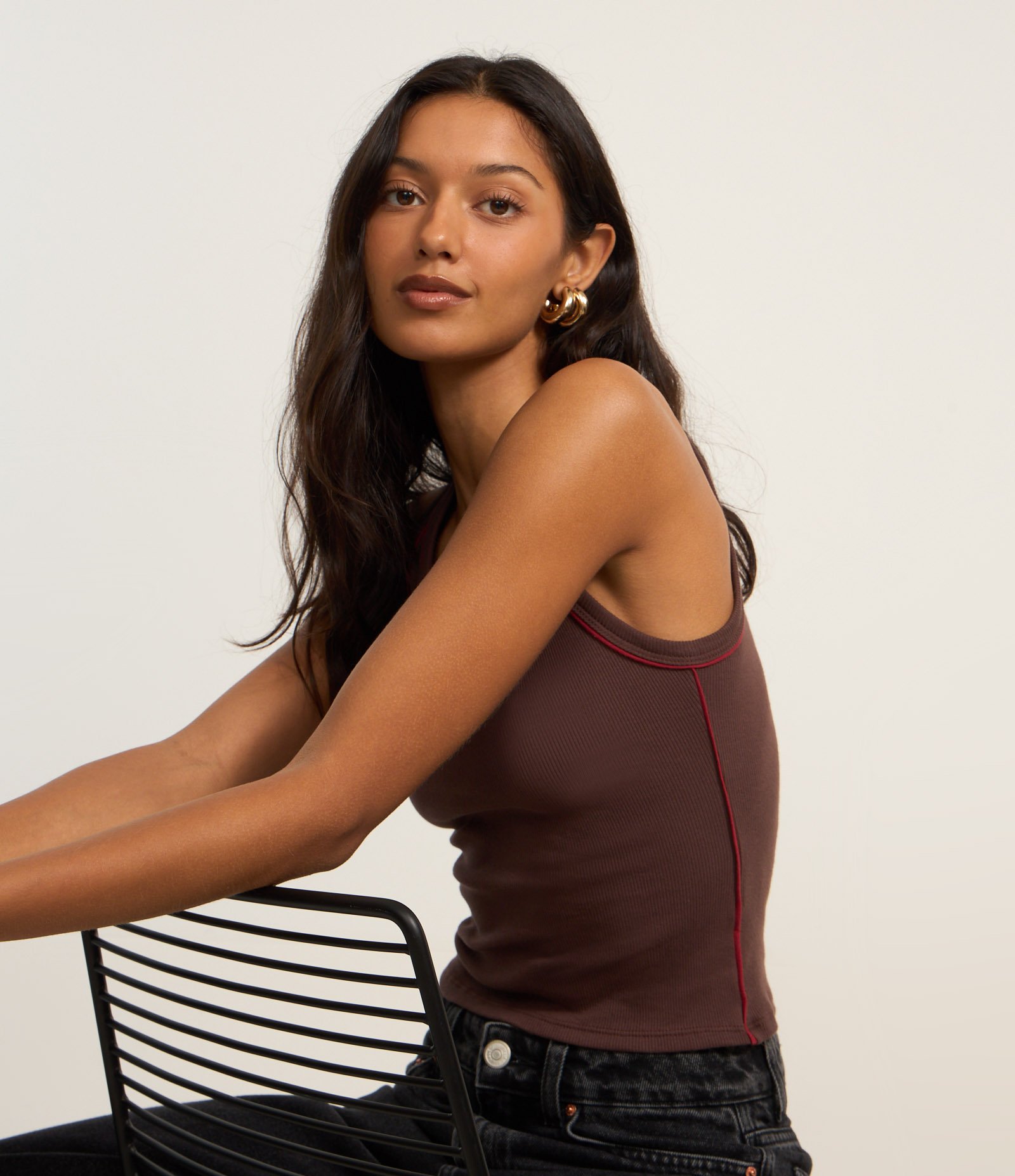 Regata em Ribana com Frisos Contrastantes Marrom 1