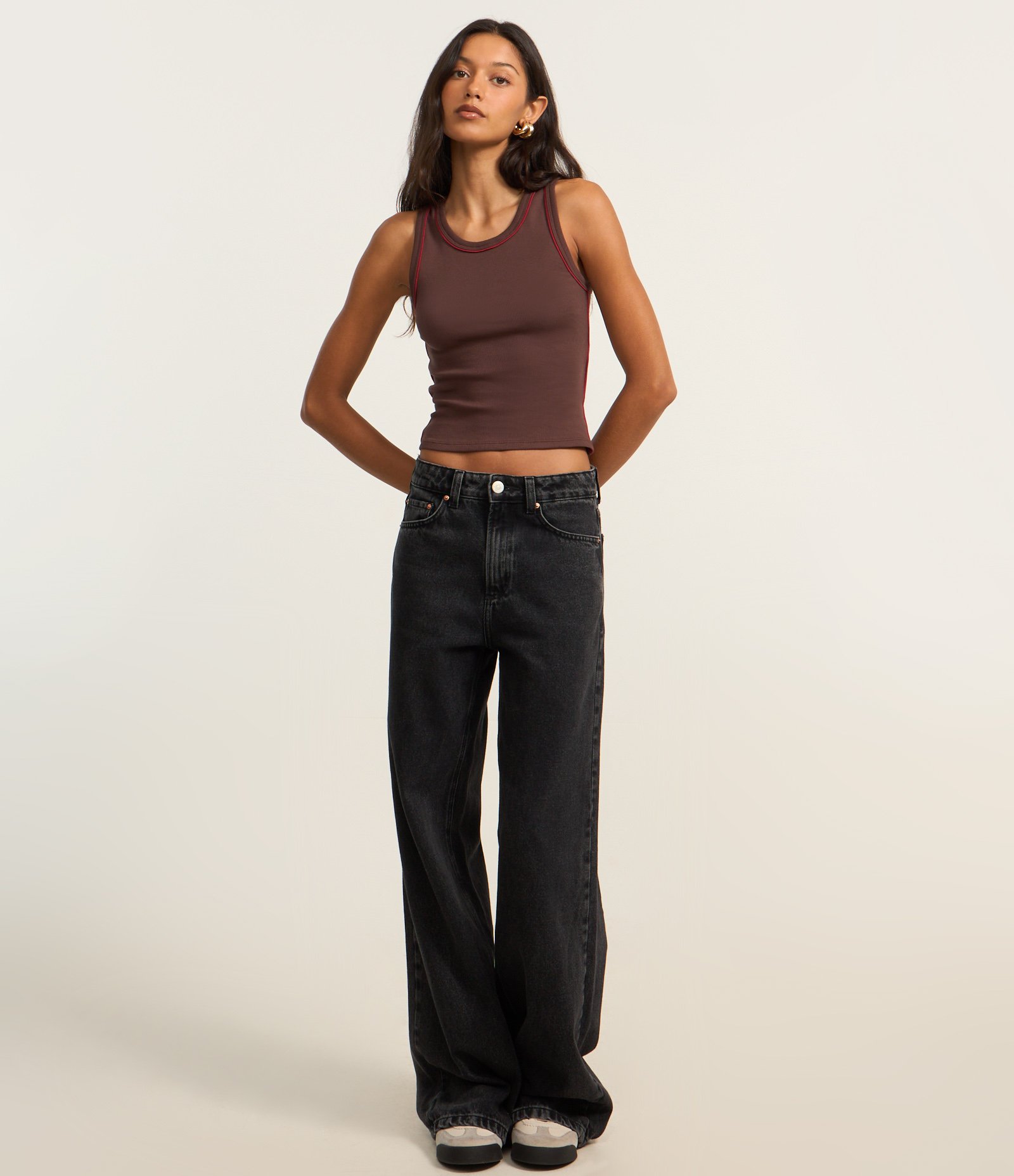 Regata em Ribana com Frisos Contrastantes Marrom 2