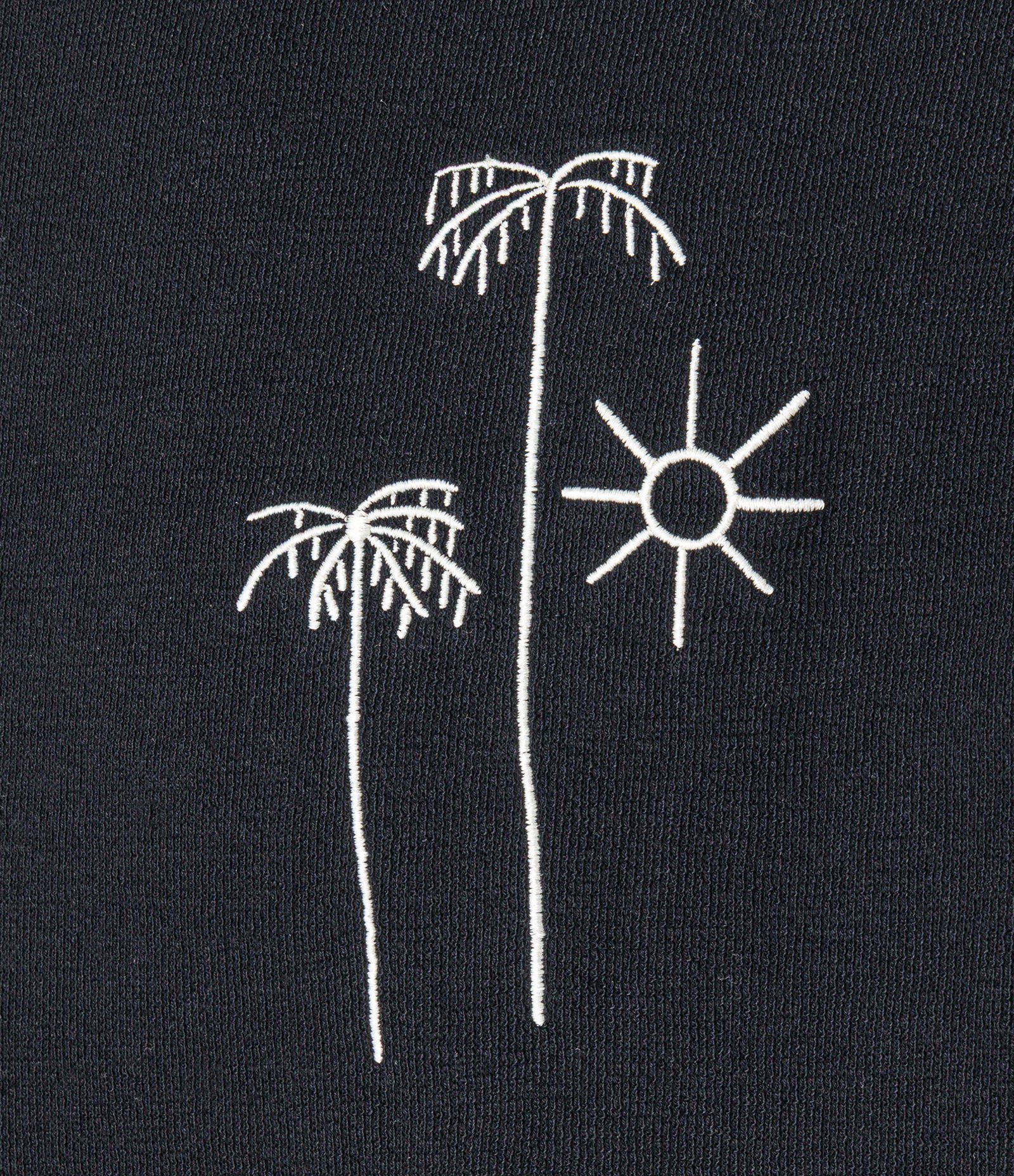 Camiseta Relaxed com Textura e Estampa Bordada de Coqueiros e Sol Preto 6