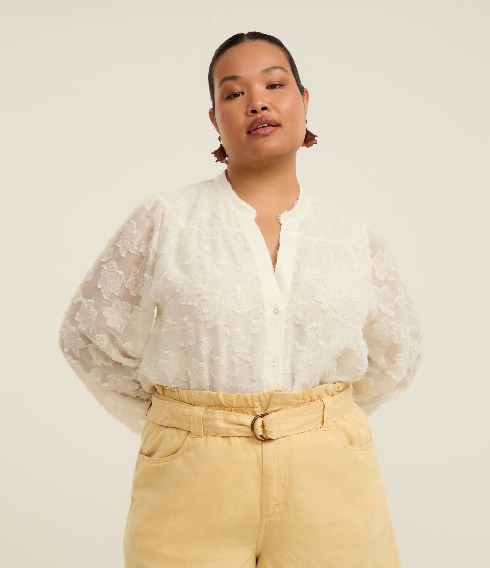 Camisa em Chiffon com Efeito Devorê e Pelinhos Curve & Plus Size Off White 1