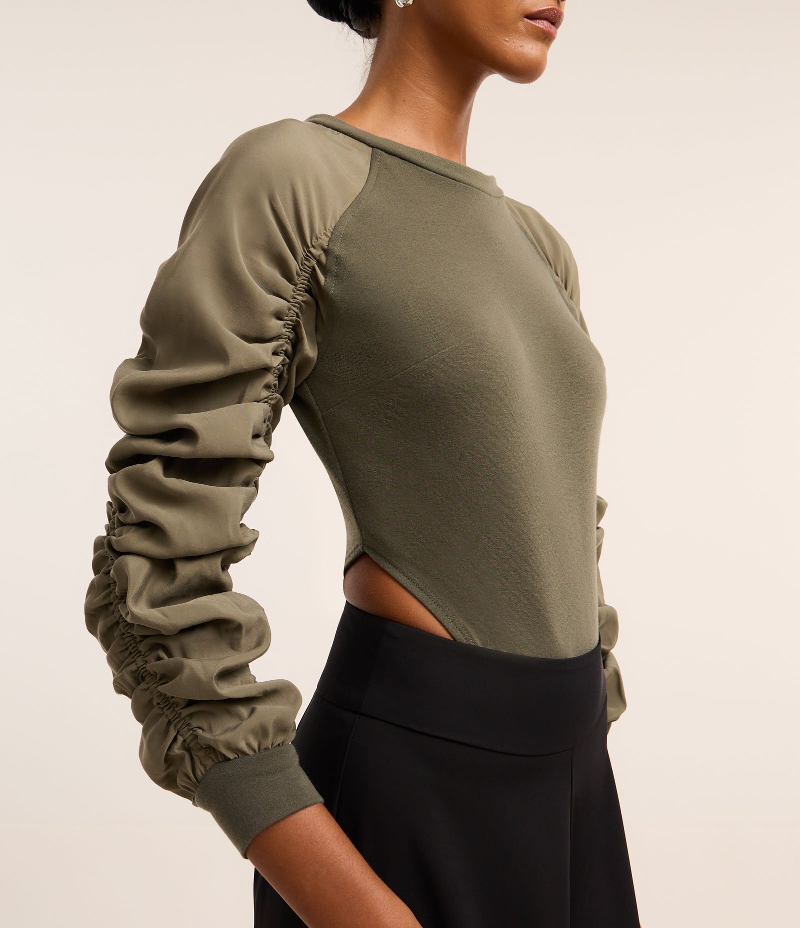 Body em Moletom com Efeito Franzido na Manga Verde 2