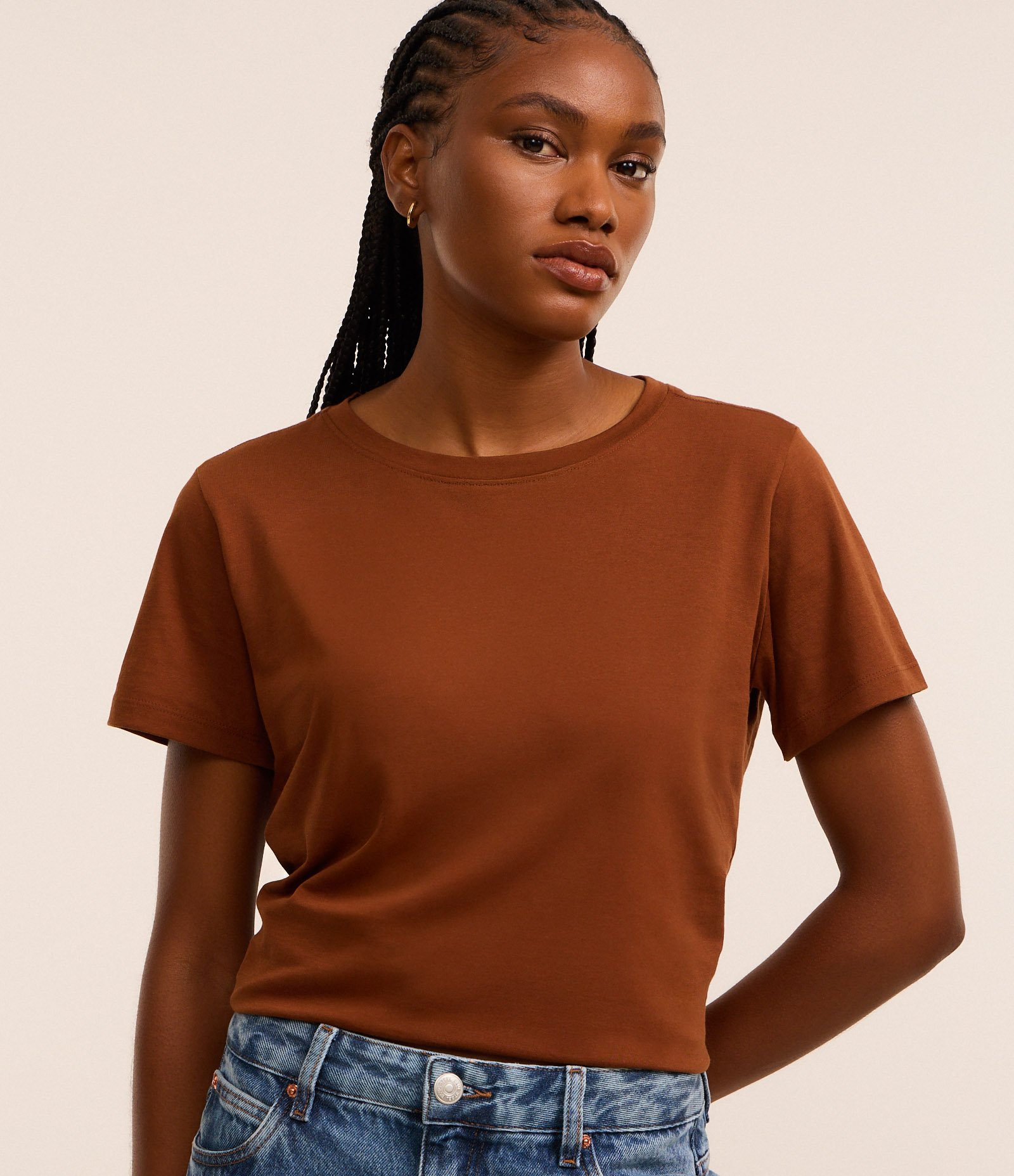 Camiseta Básica em Algodão com Manga Curta Marrom Caramelo 2