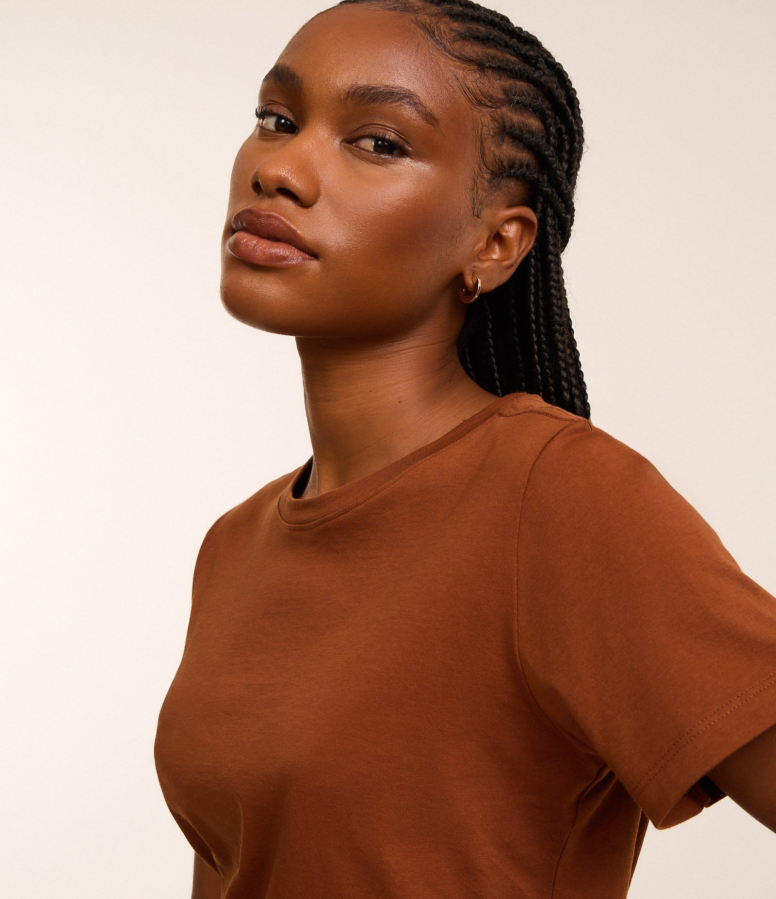 Camiseta Básica em Algodão com Manga Curta Marrom Caramelo 6