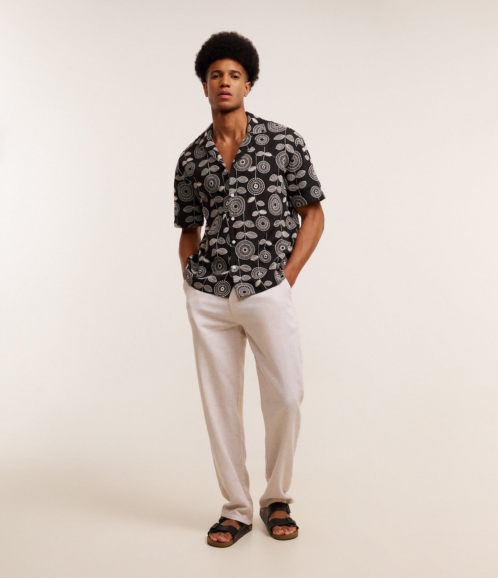 Camisa em Jacquard com Estampa Bordada de Folhagem Preto 5