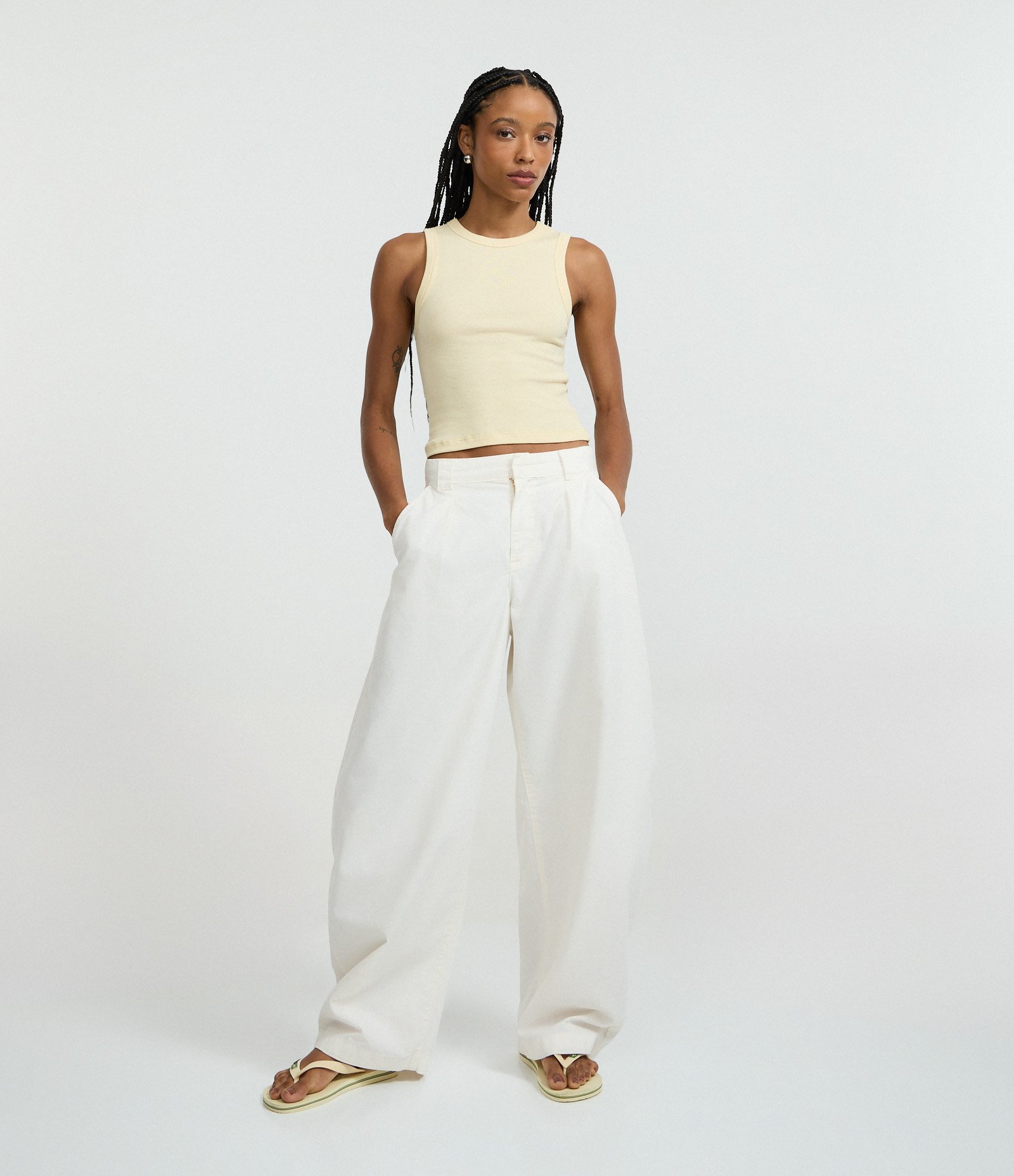 Regata Cropped Básica em Ribana Canelada Bege Creme 2