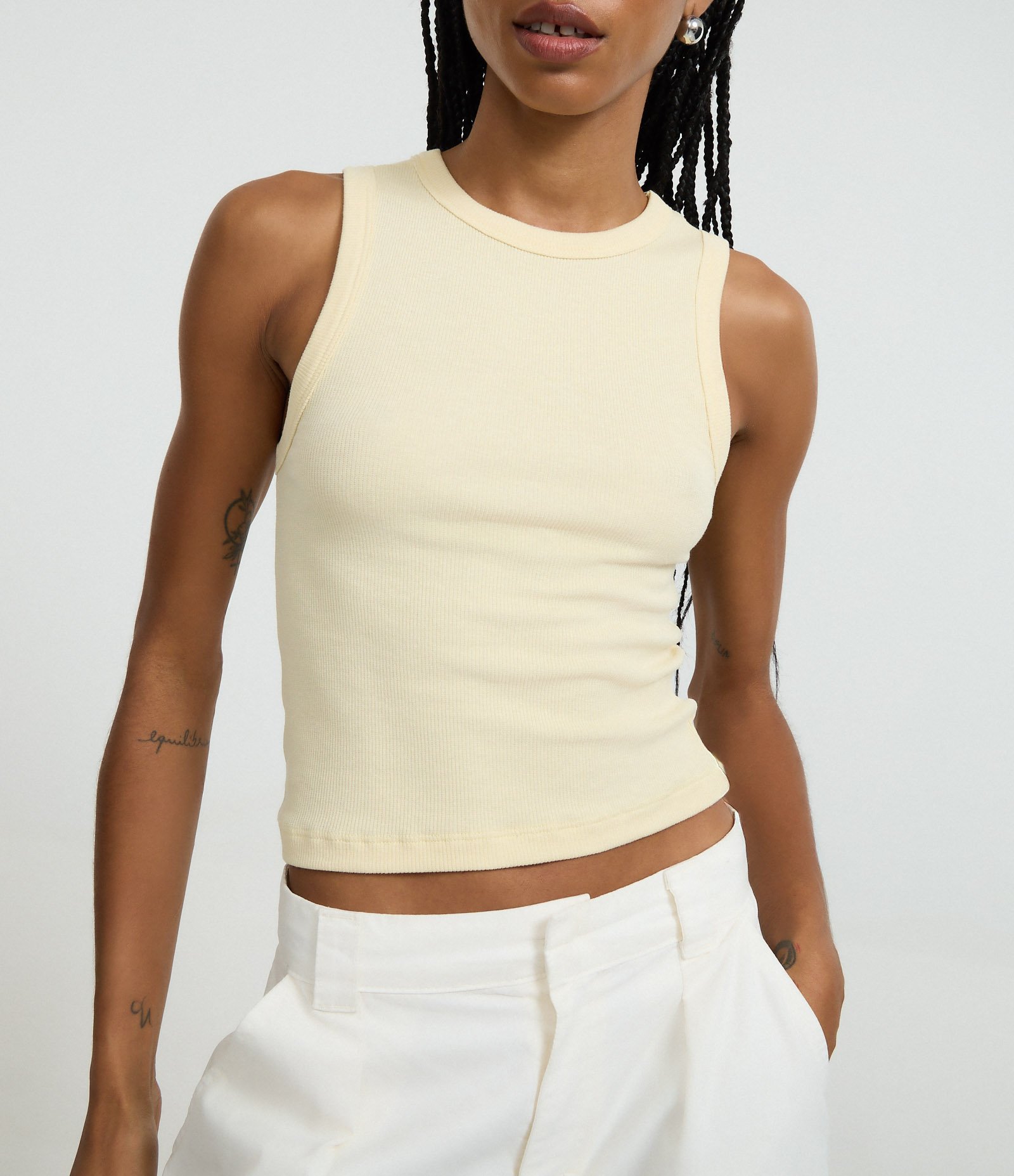 Regata Cropped Básica em Ribana Canelada Bege Creme 3