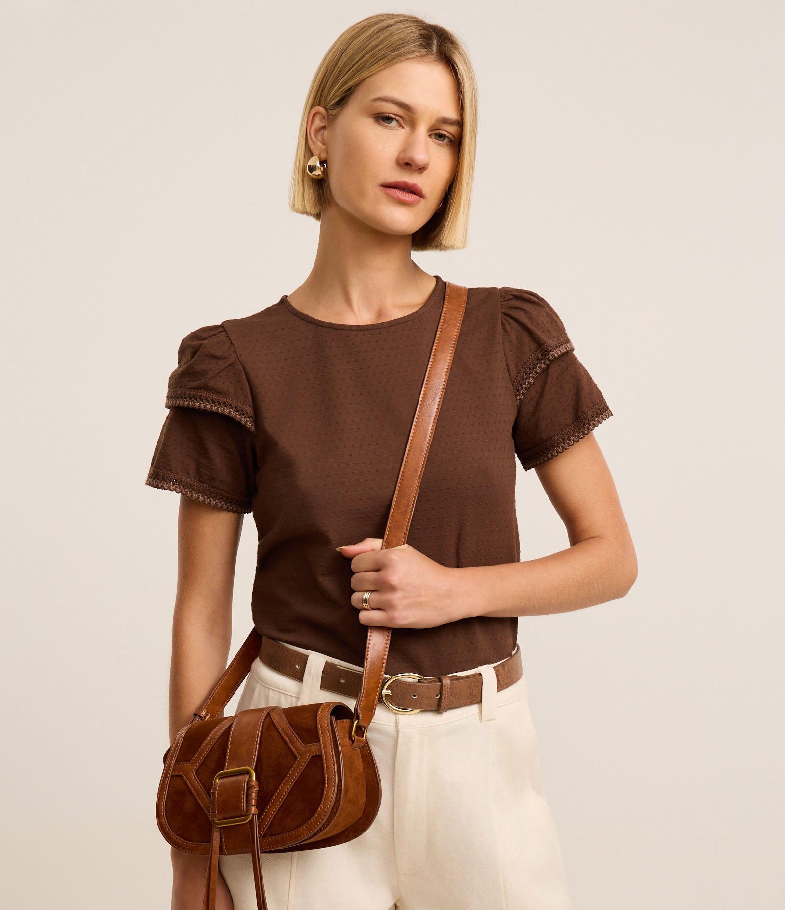 Blusa em Algodão com Babado na Manga e Detalhe Efeito Crochê Marrom 1