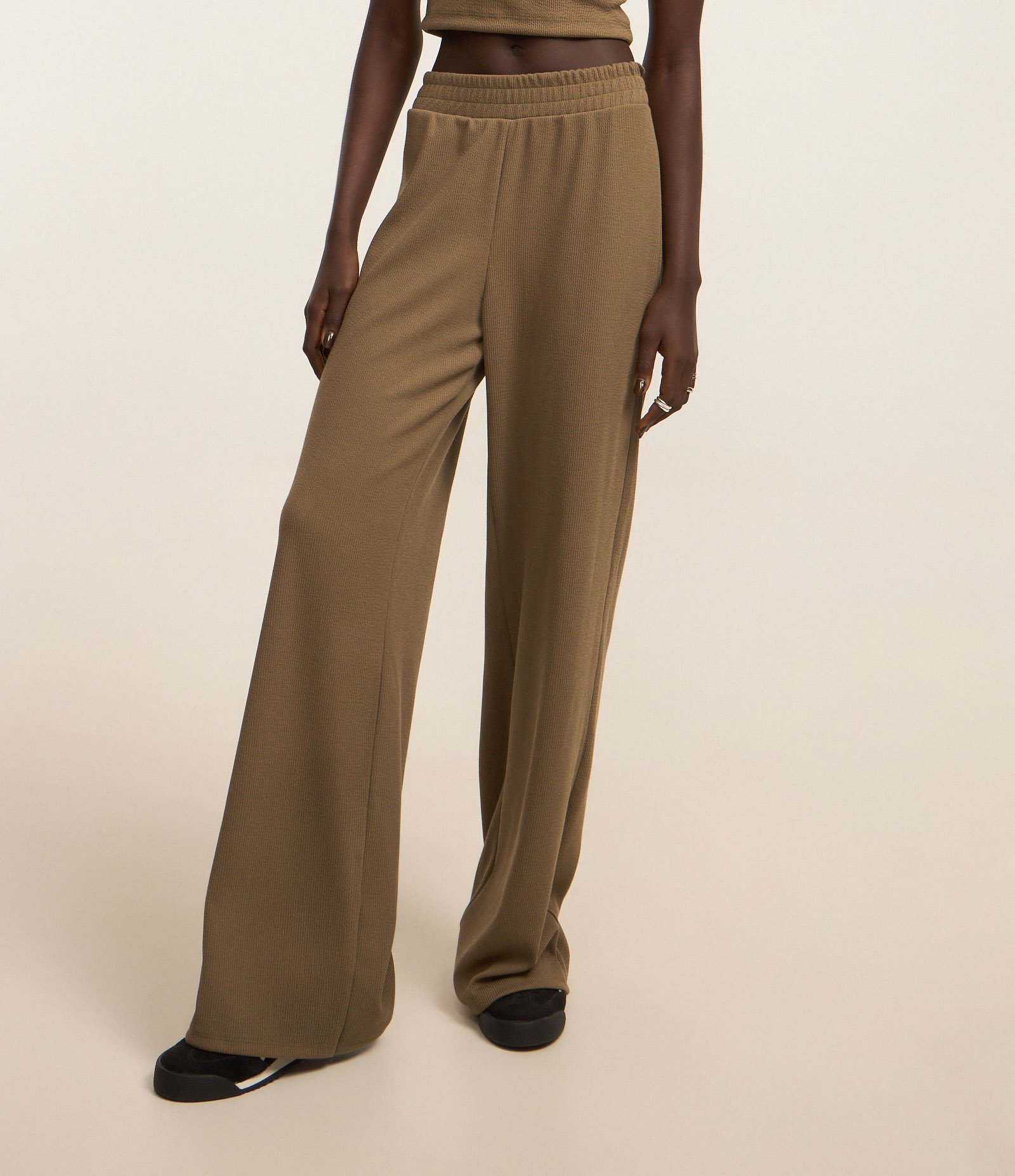 Calça Reta em Ribana Texturizada Verde 2