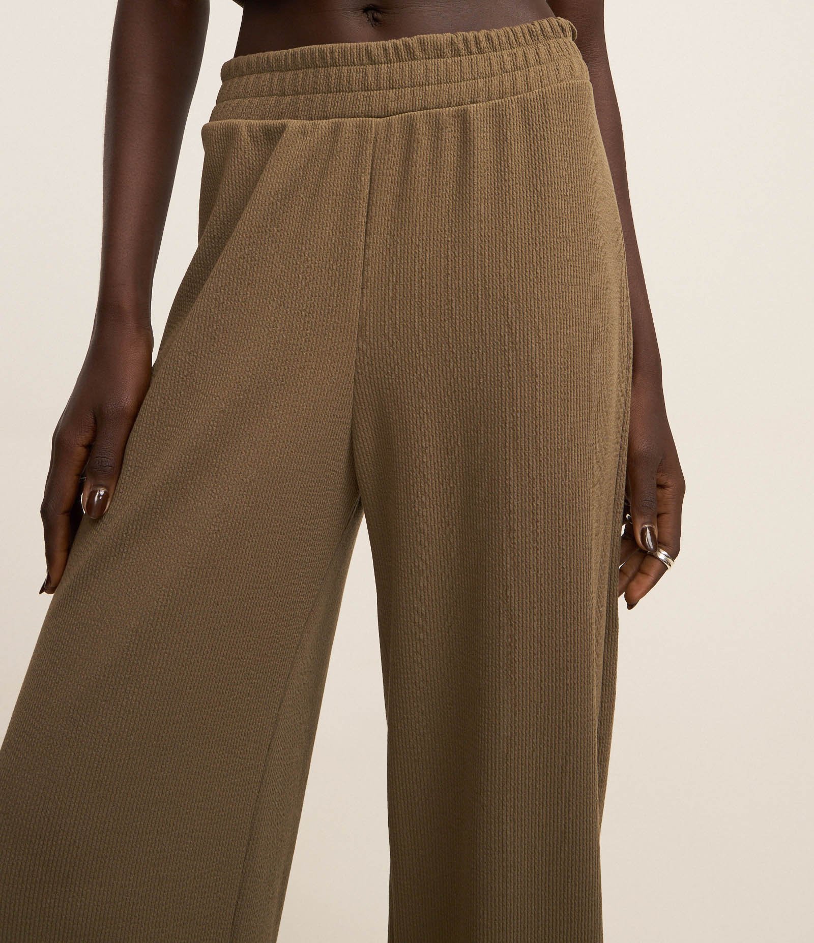 Calça Reta em Ribana Texturizada Verde 4