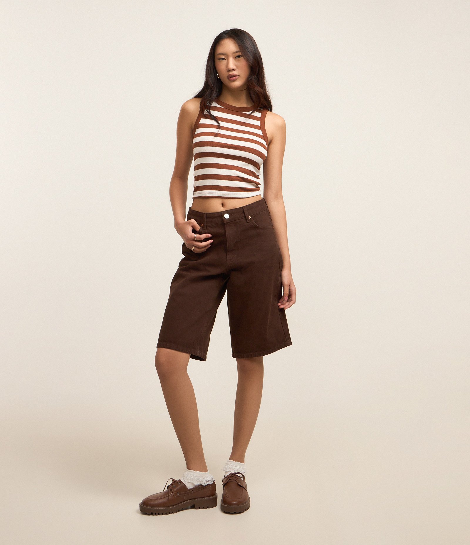 Blusa Regata em Viscose Listrada e com Textura Marrom 2