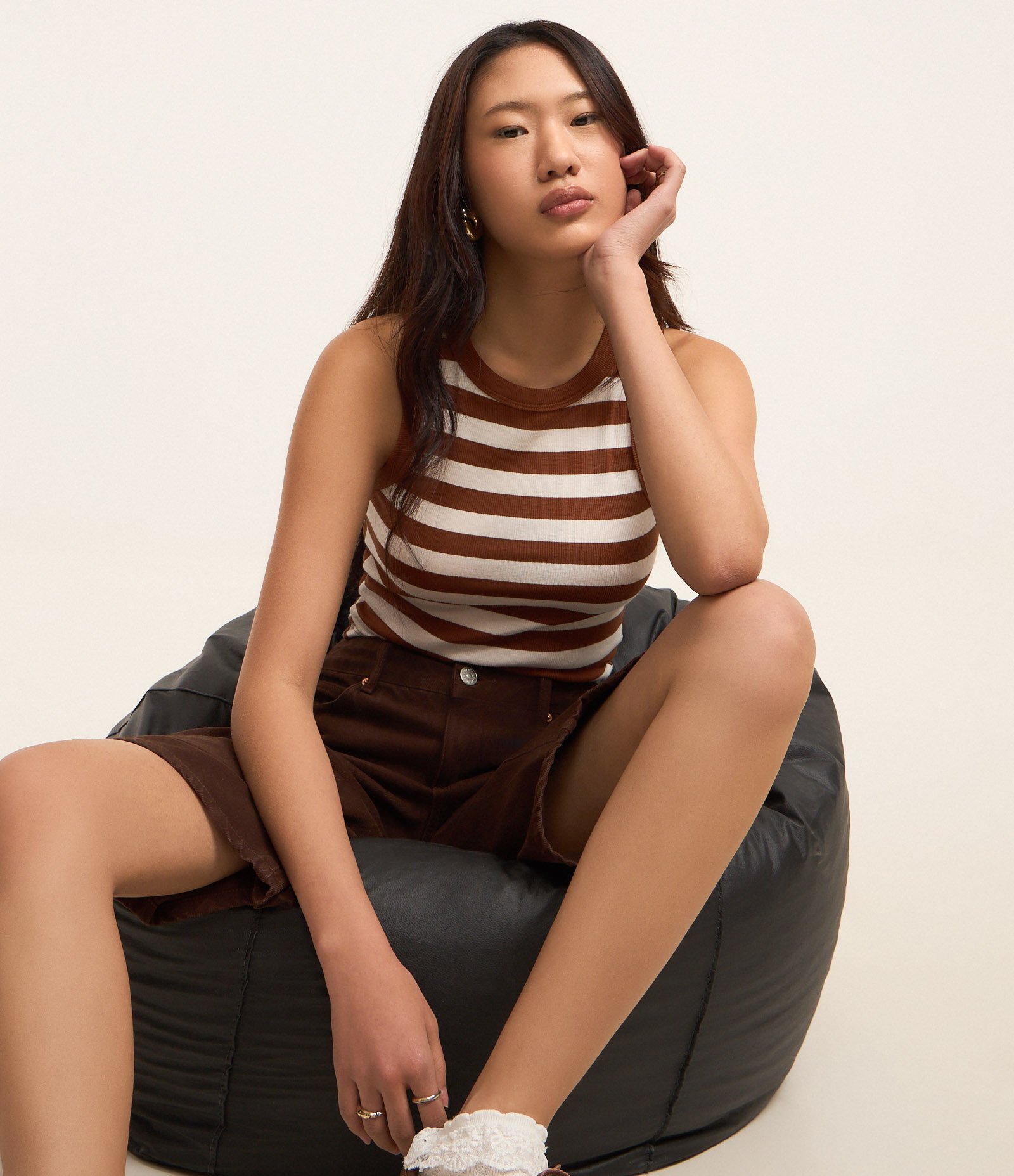 Blusa Regata em Viscose Listrada e com Textura Marrom 3