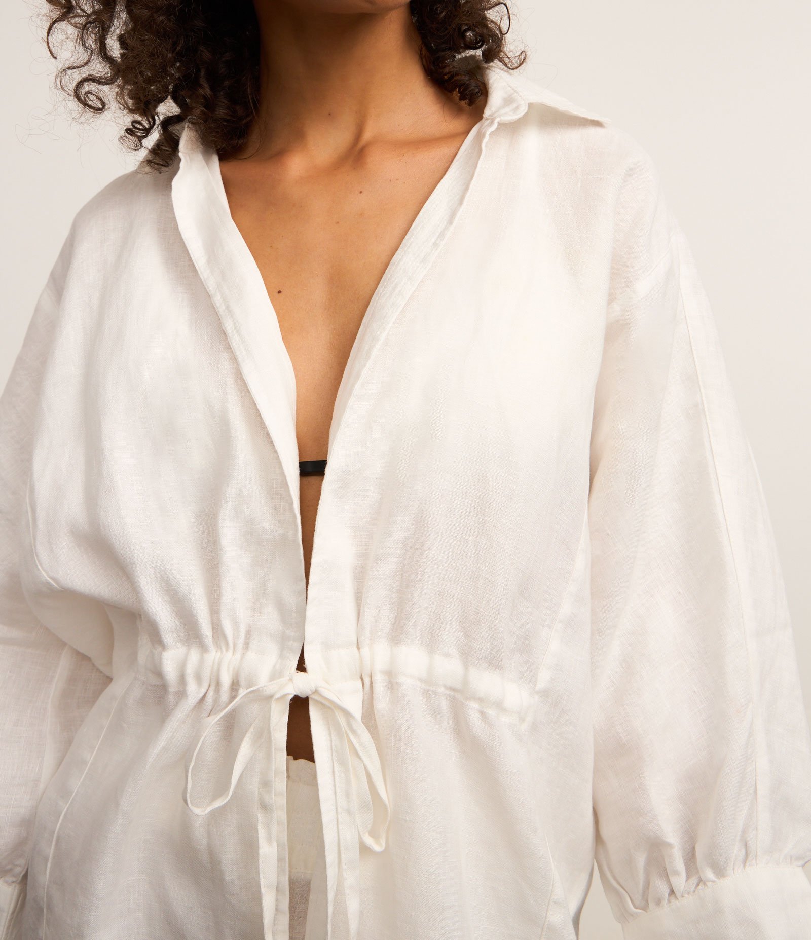 Saída de Praia Bata em Linho Puro com Amarração Frontal Branco 4
