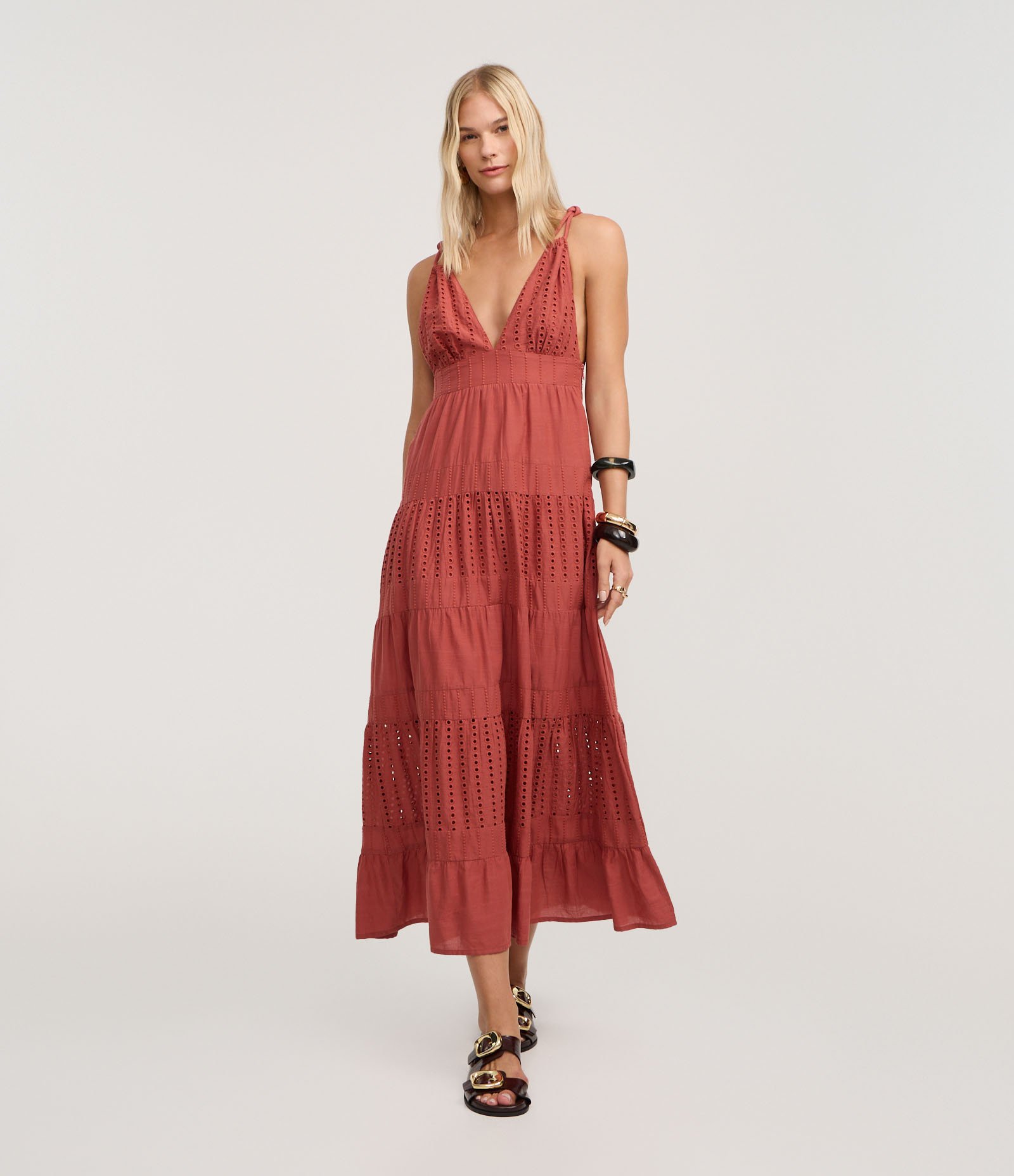 Vestido Evasê em Laise com Alça Torcida e Bordados Vazados Terracota 2