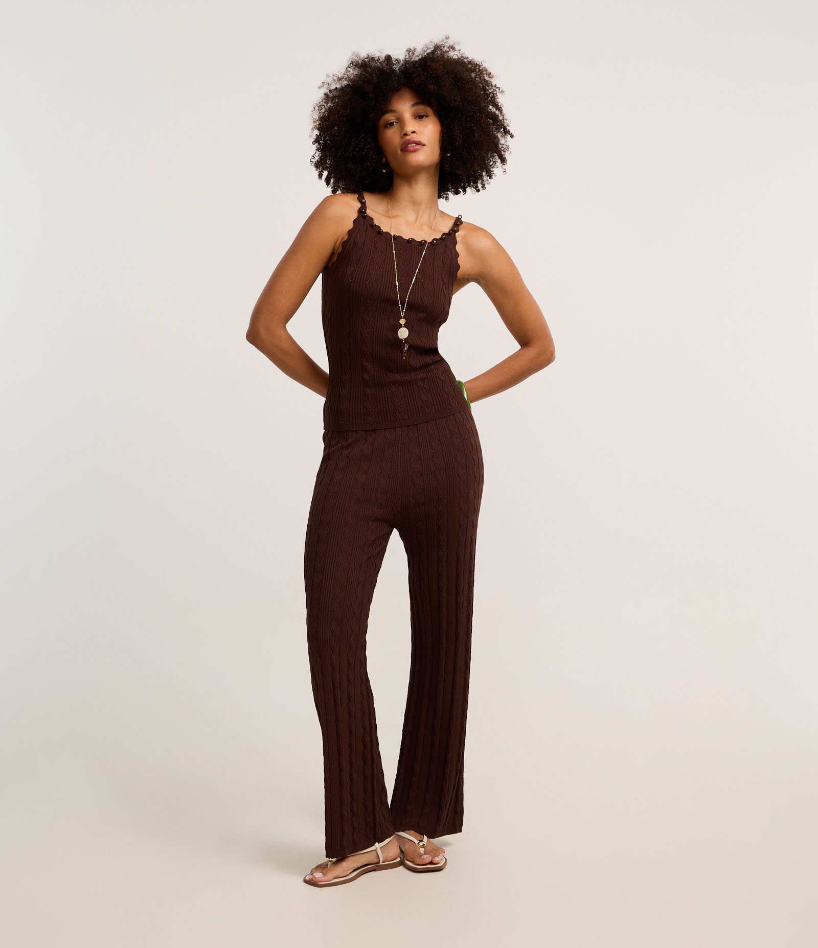 Calça Reta Cintura Alta em Tricô com Mix de Pontos Marrom 1