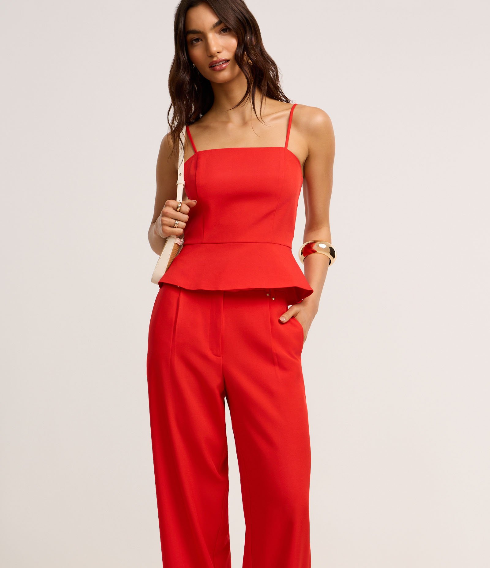Calça Wide Leg Alfaiatada com Cós Duplo e Detalhe de Rebite Vermelho 1