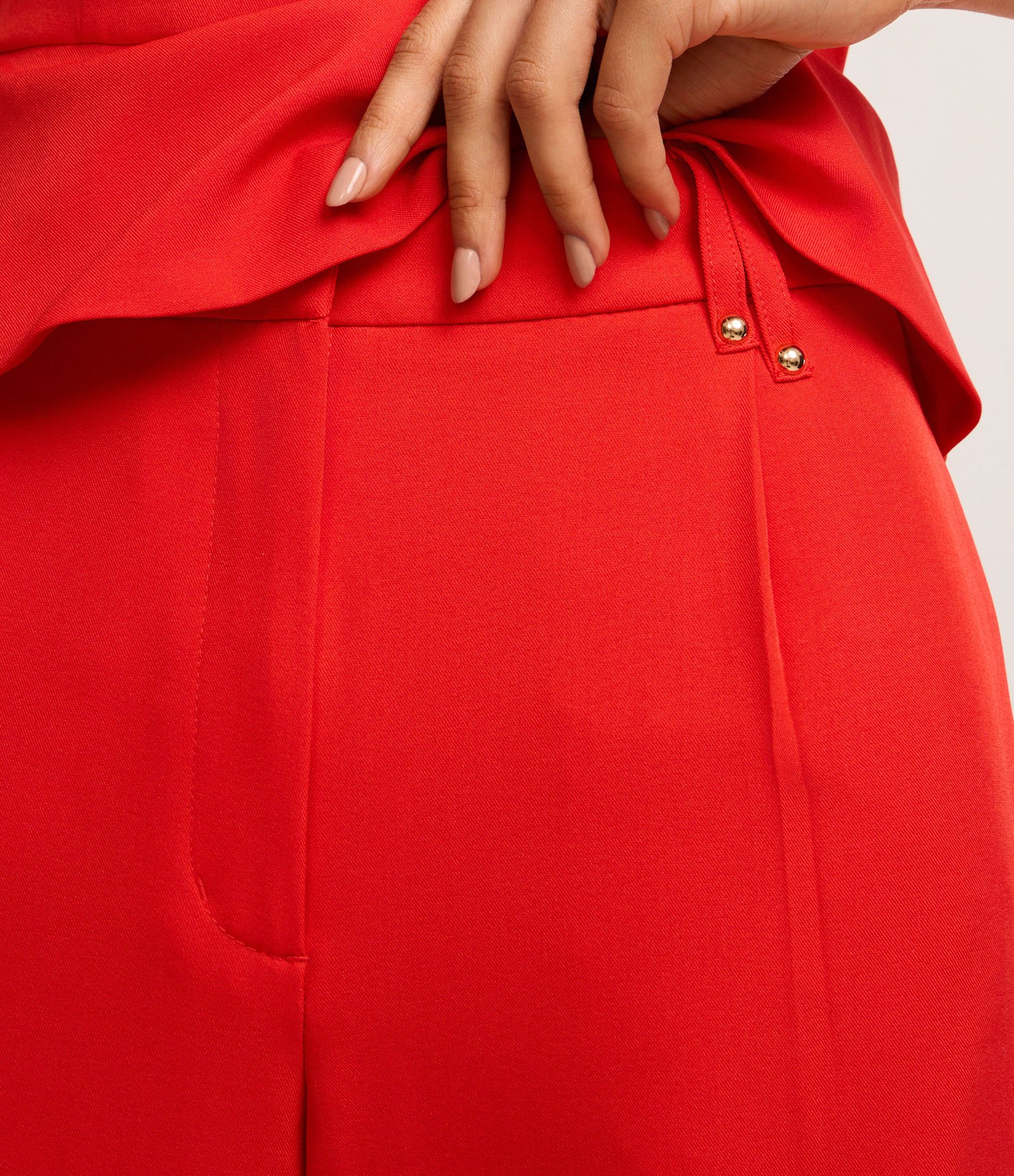 Calça Wide Leg Alfaiatada com Cós Duplo e Detalhe de Rebite Vermelho 4