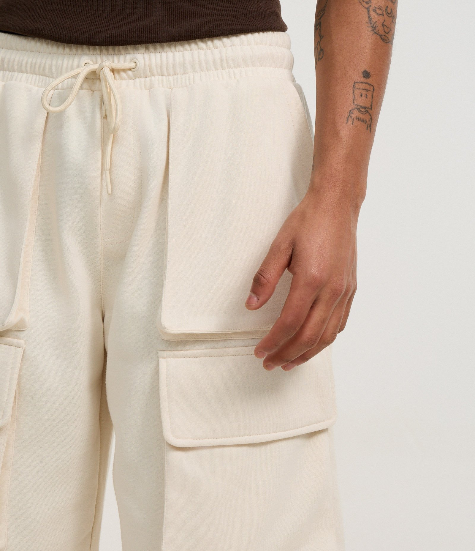 Bermuda Baggy em Moletom com Bolso Cargo Bege 3