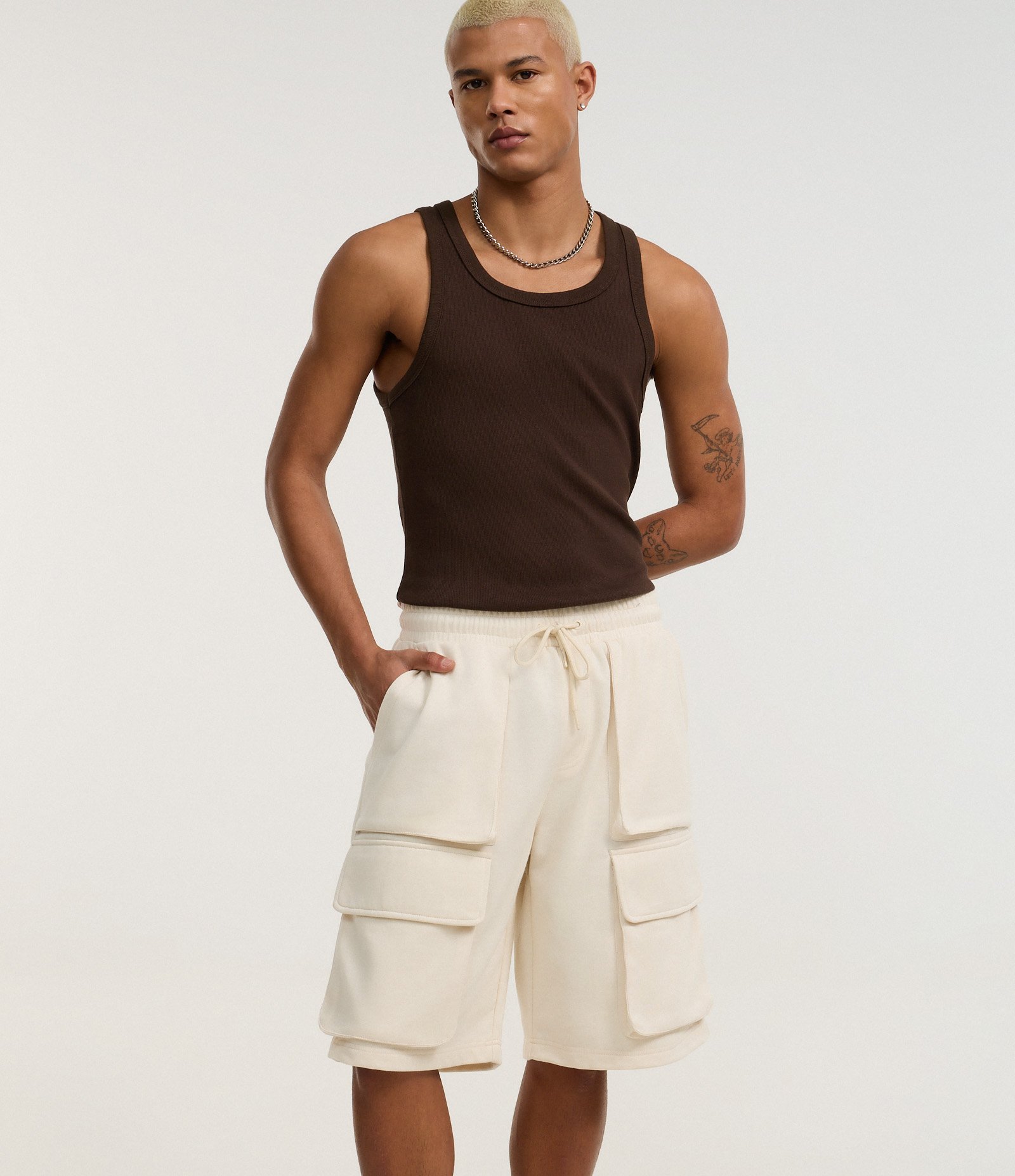 Bermuda Baggy em Moletom com Bolso Cargo Bege 4