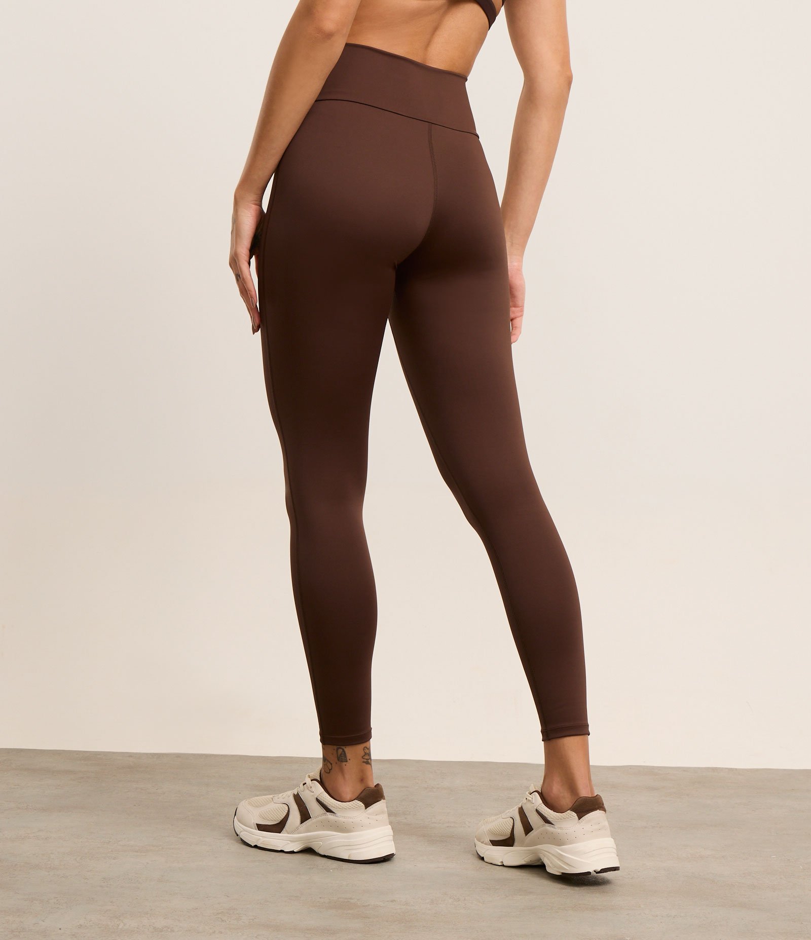 Calça Legging Esportiva em Microfibra com Cós Transpassado Marrom 4