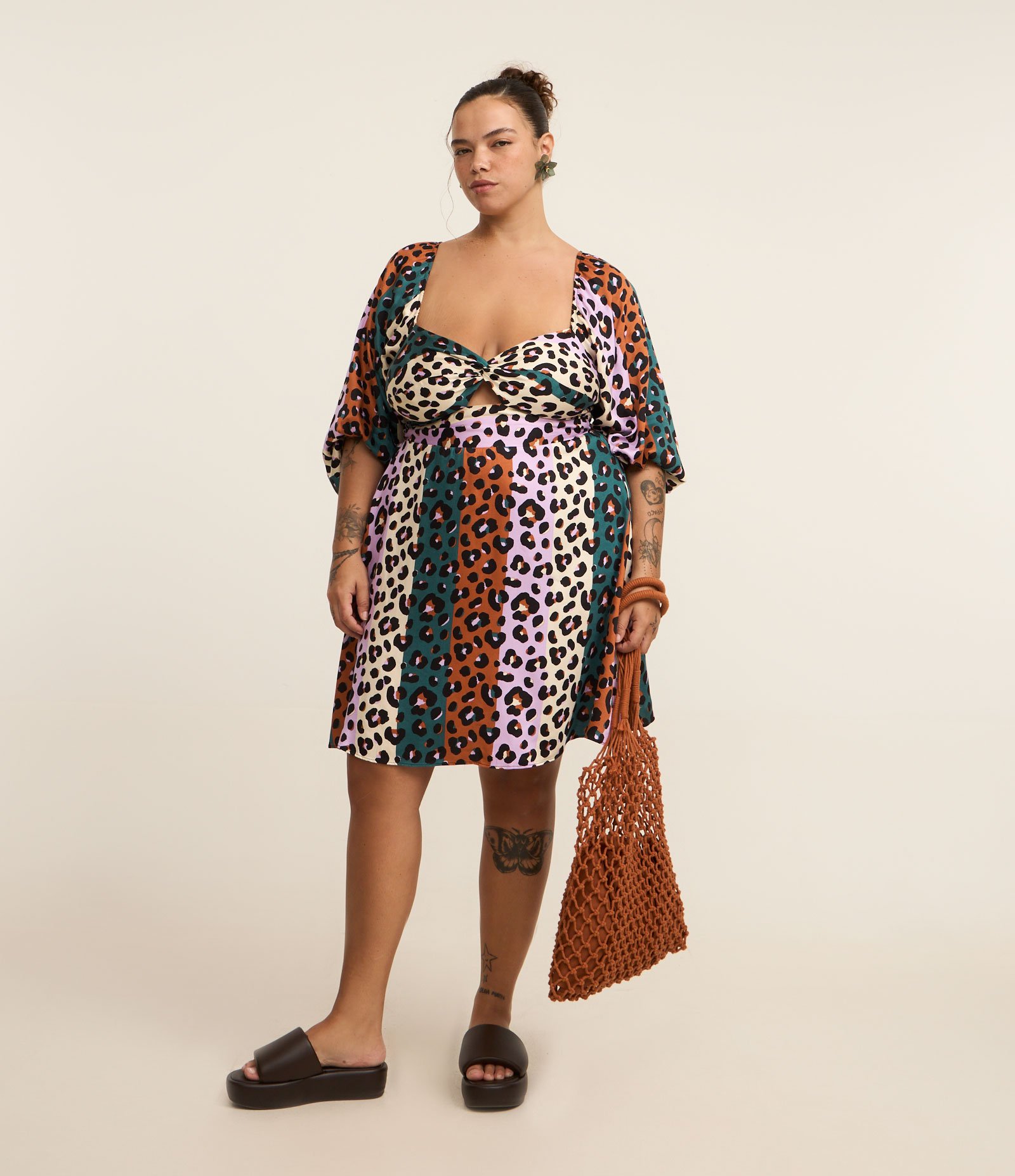Vestido Curto com Decote Transpassado em Animal Print Curve & Plus Size Lilás/Marrom/Verde 1