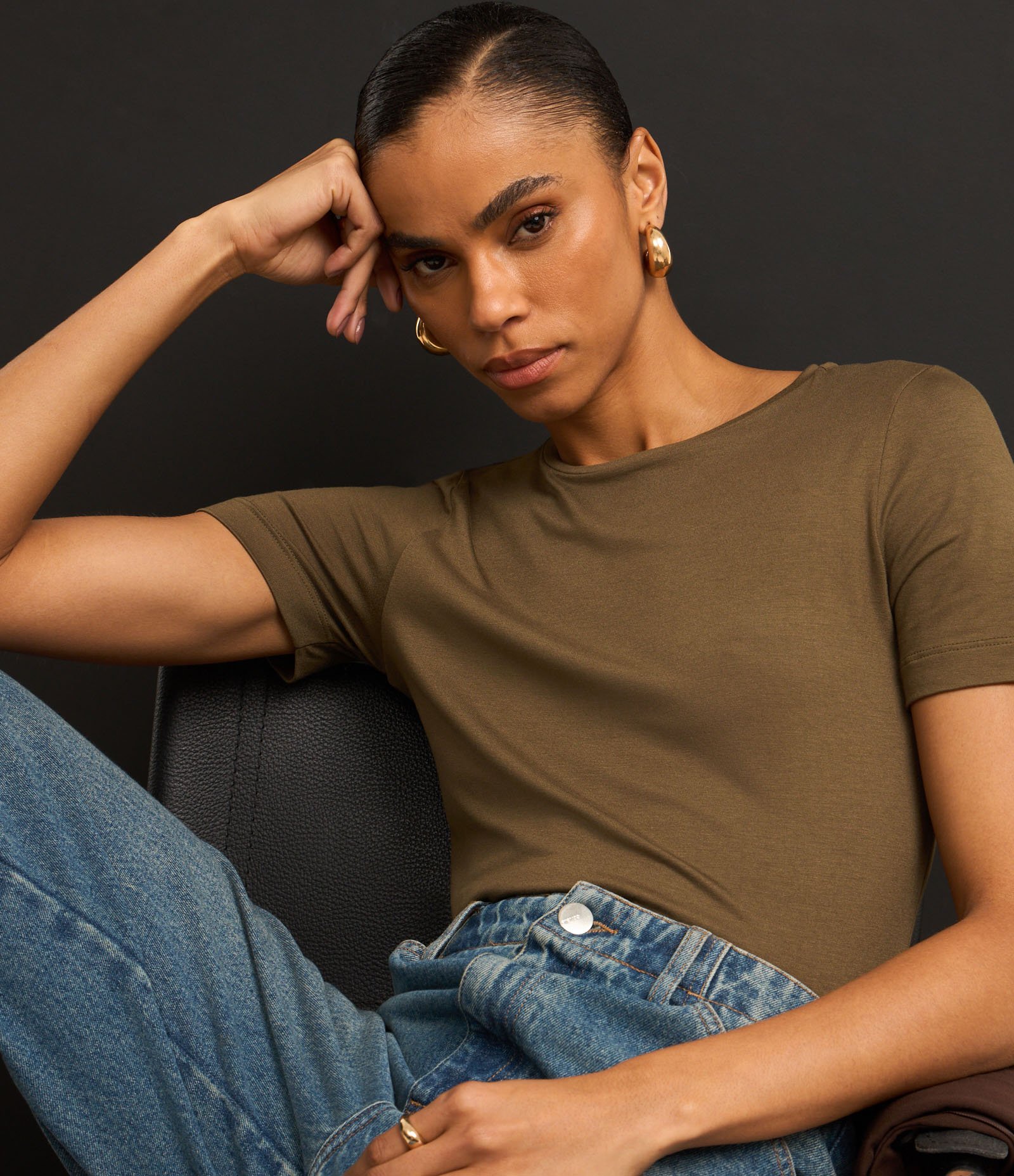 Blusa T-Shirt Básica em Viscose Verde Oliva 7