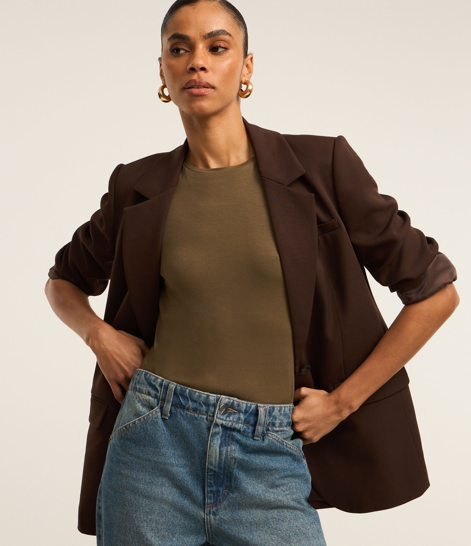 Blusa T-Shirt Básica em Viscose Verde Oliva 2