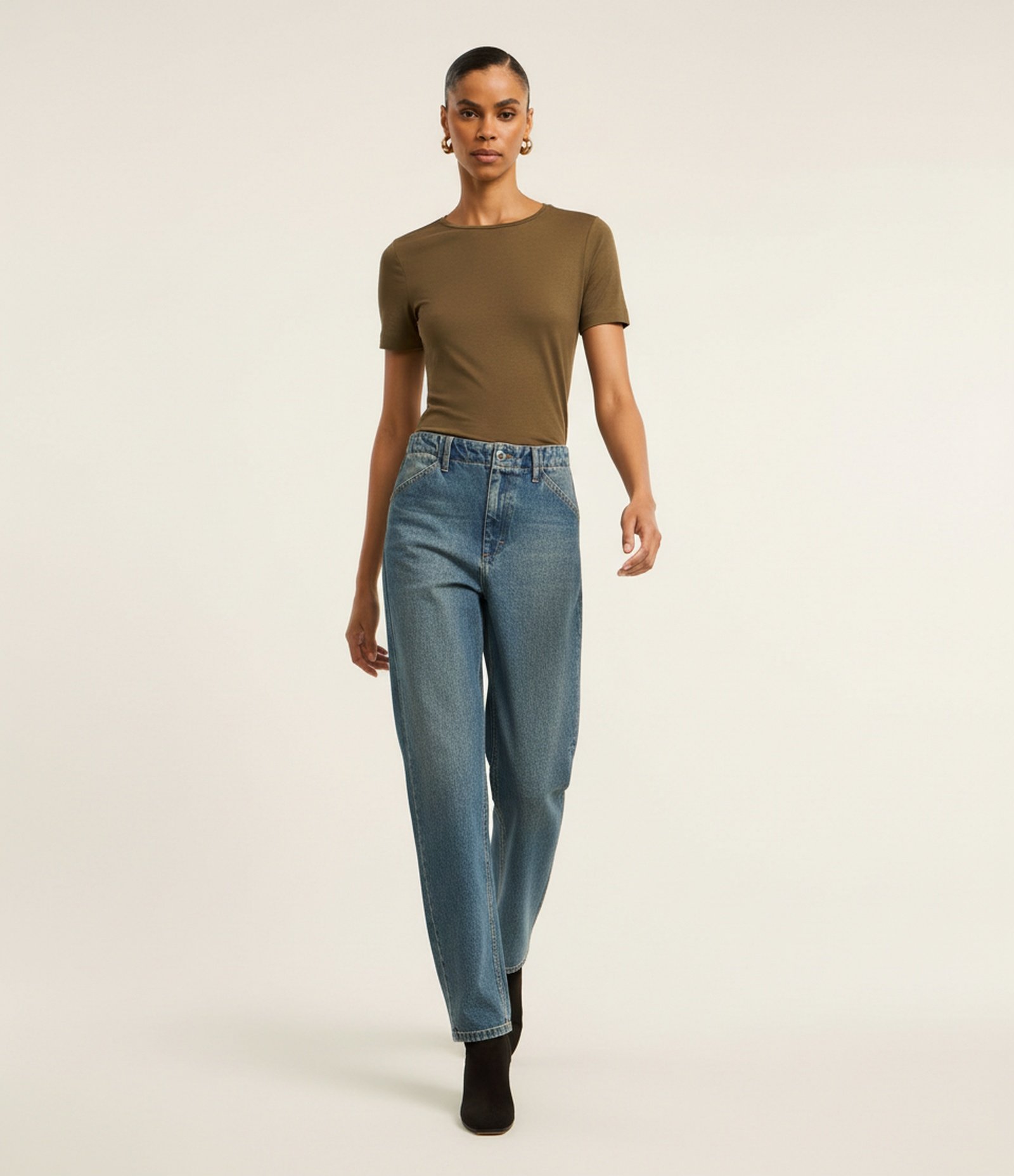 Blusa Básica em Viscose com Decote Redondo Verde Oliva 4