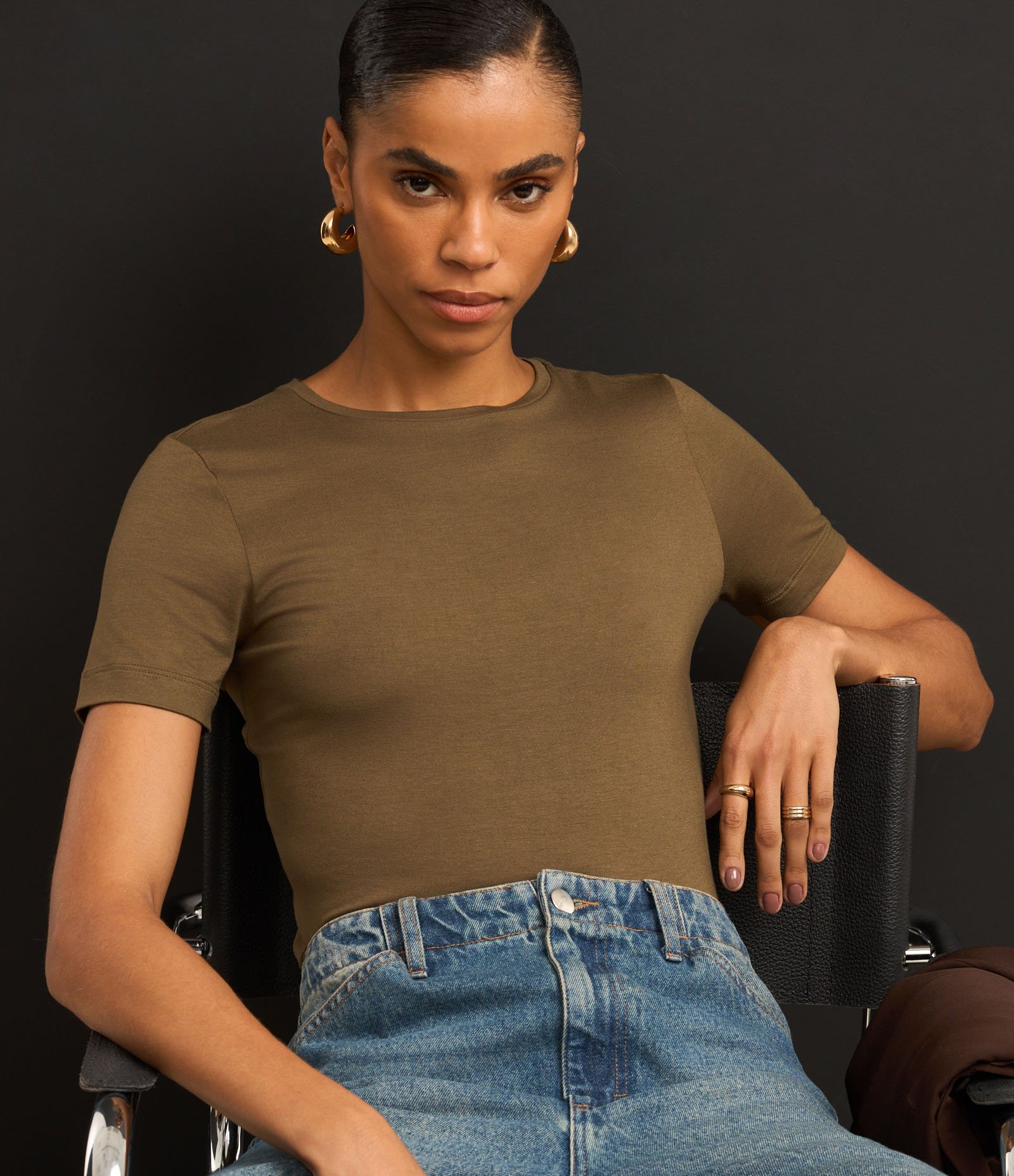 Blusa T-Shirt Básica em Viscose Verde Oliva 6