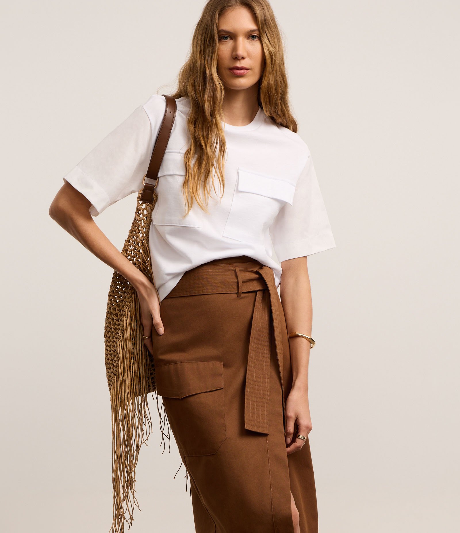 Saia Envelope em Sarja com Cinto Faixa e Bolso Cargo Marrom 2