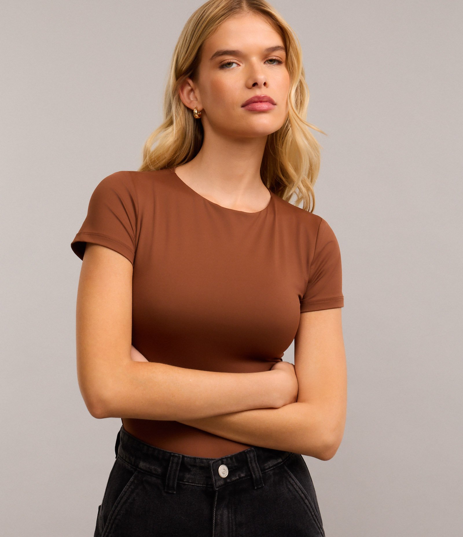 Body Básico em Poliamida com Mangas Curtas Marrom 4